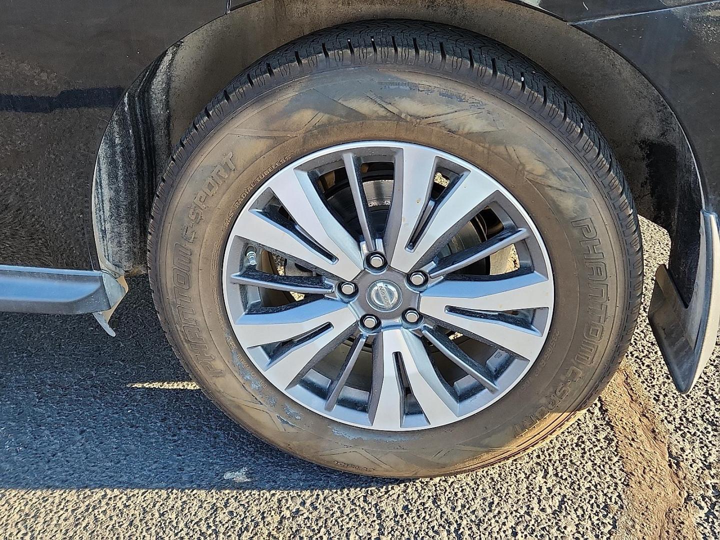 2017 Magnetic Black Metallic Nissan Pathfinder SV (5N1DR2MN5HC) with an 3.5L V-6 gasoline direct injection, DOHC, variable valve control, regular unleaded, engine with 284HP engine, located at 4711 Ave Q, Lubbock, TX, 79412, (806) 687-2362, 33.551304, -101.855293 - Photo#6