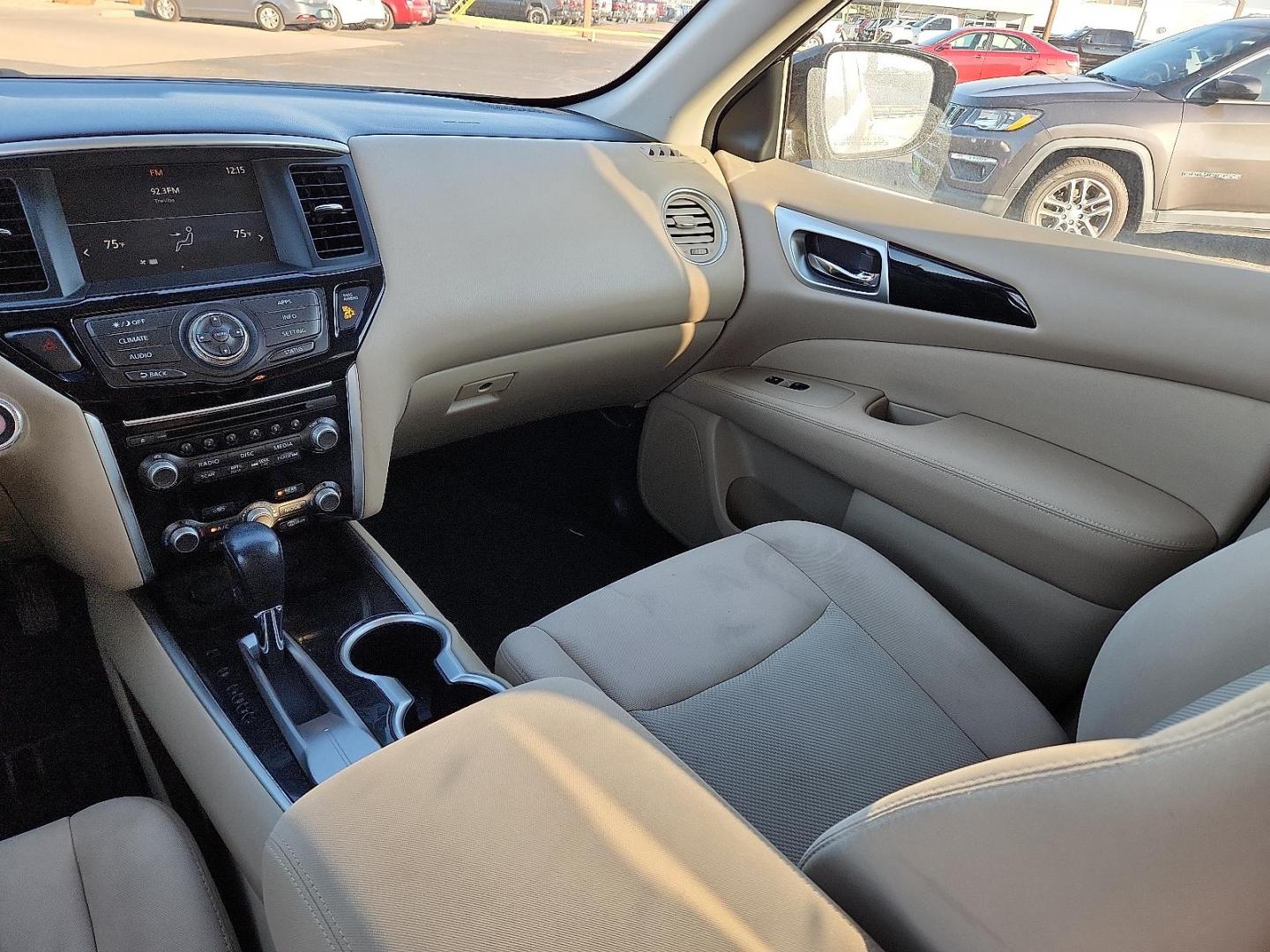 2017 Magnetic Black Metallic Nissan Pathfinder SV (5N1DR2MN5HC) with an 3.5L V-6 gasoline direct injection, DOHC, variable valve control, regular unleaded, engine with 284HP engine, located at 4711 Ave Q, Lubbock, TX, 79412, (806) 687-2362, 33.551304, -101.855293 - Photo#10