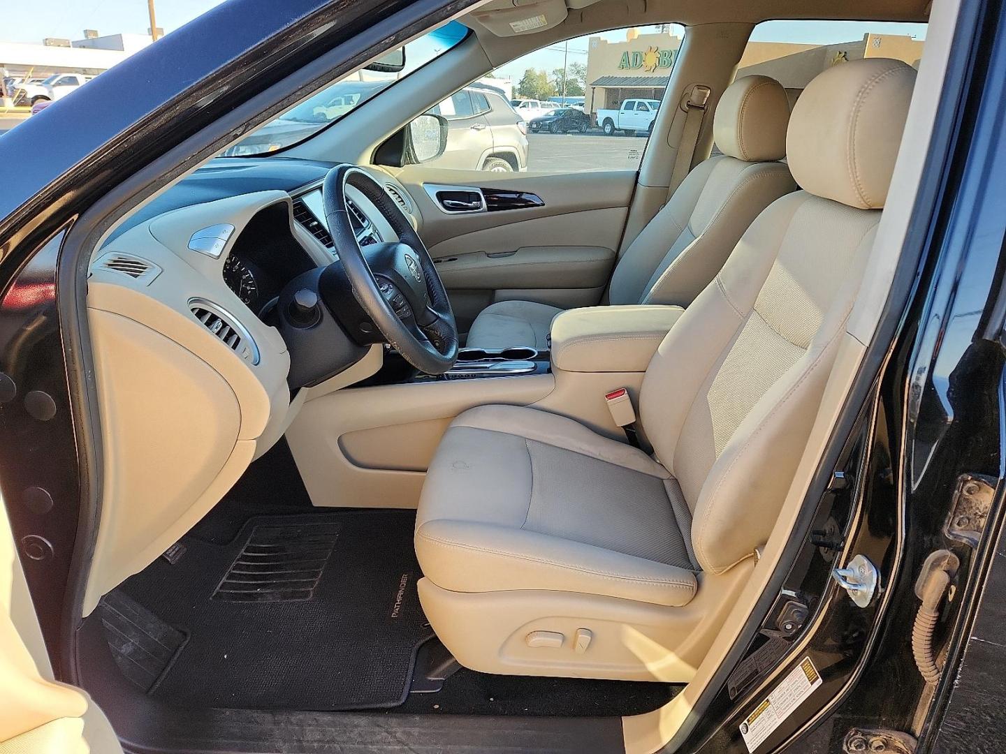 2017 Magnetic Black Metallic Nissan Pathfinder SV (5N1DR2MN5HC) with an 3.5L V-6 gasoline direct injection, DOHC, variable valve control, regular unleaded, engine with 284HP engine, located at 4711 Ave Q, Lubbock, TX, 79412, (806) 687-2362, 33.551304, -101.855293 - Photo#13