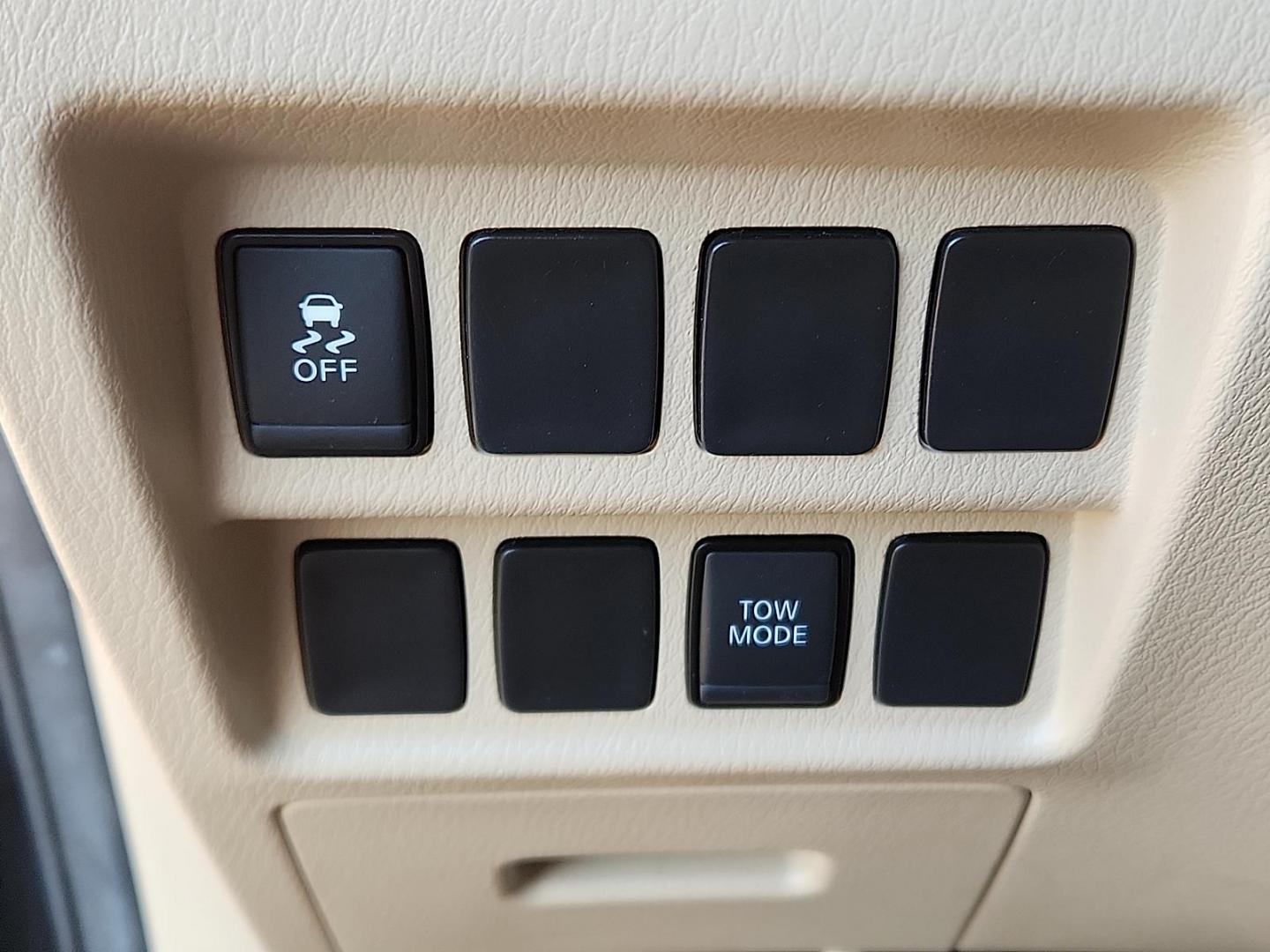 2017 Magnetic Black Metallic Nissan Pathfinder SV (5N1DR2MN5HC) with an 3.5L V-6 gasoline direct injection, DOHC, variable valve control, regular unleaded, engine with 284HP engine, located at 4711 Ave Q, Lubbock, TX, 79412, (806) 687-2362, 33.551304, -101.855293 - Photo#19