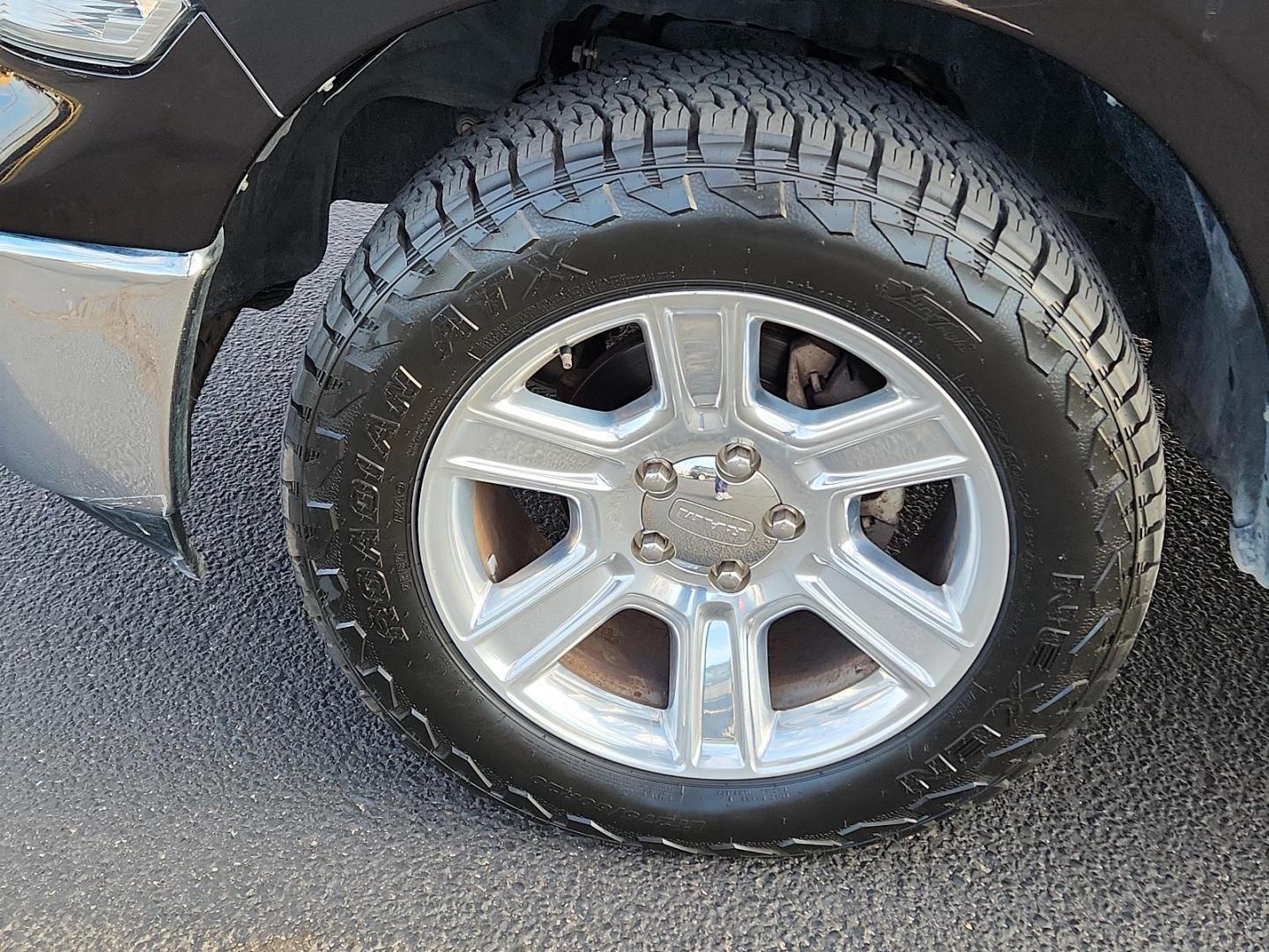 2018 BLACK Ram 1500 Lone Star Silver (1C6RR7LT1JS) with an ENGINE: 5.7L V8 HEMI MDS VVT engine, located at 4711 Ave Q, Lubbock, TX, 79412, (806) 687-2362, 33.551304, -101.855293 - Photo#6