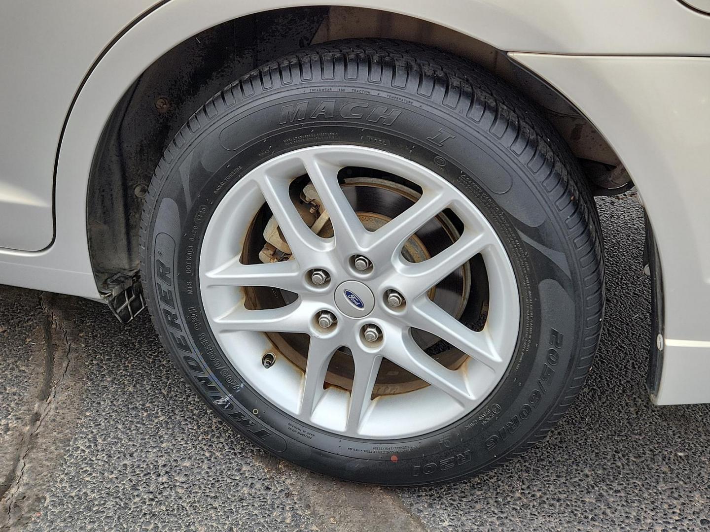 2010 WHITE Ford Fusion S (3FAHP0GA5AR) with an 2.5L 16V I4 DURATEC ENGINE engine, located at 4711 Ave Q, Lubbock, TX, 79412, (806) 687-2362, 33.551304, -101.855293 - Photo#7