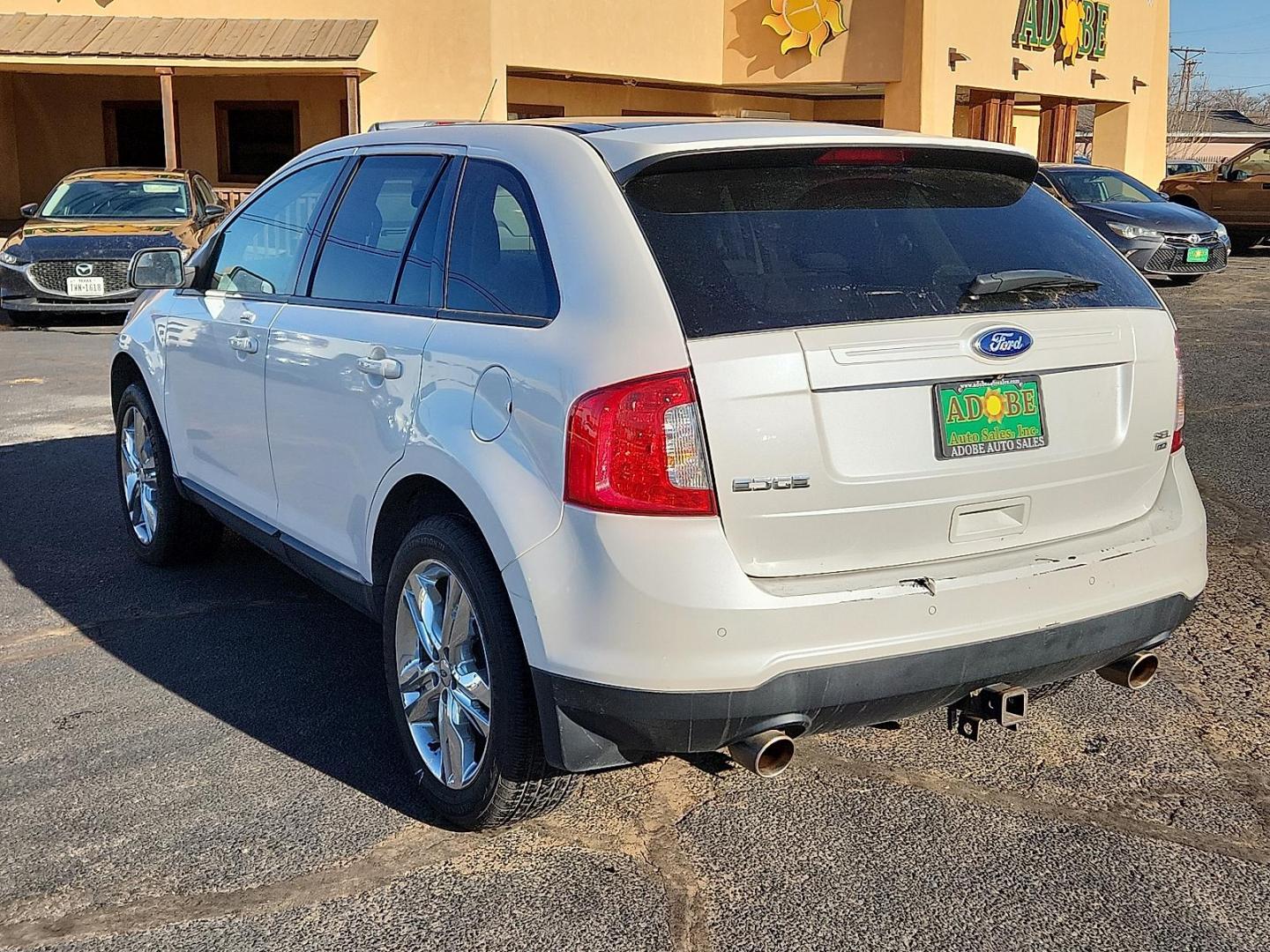 2014 WHITE Ford Edge SEL (2FMDK4JC4EB) with an 3.5L V-6 DOHC, variable valve control, regular unleaded, engine with 285HP engine, located at 4711 Ave Q, Lubbock, TX, 79412, (806) 687-2362, 33.551304, -101.855293 - Photo#2