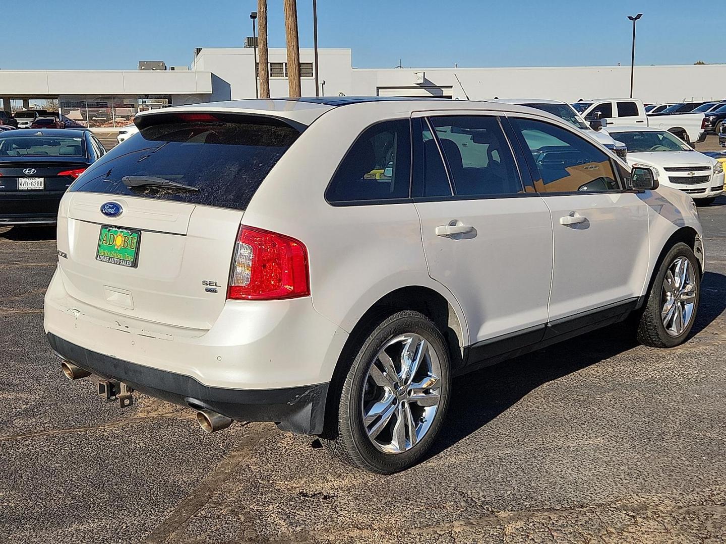 2014 WHITE Ford Edge SEL (2FMDK4JC4EB) with an 3.5L V-6 DOHC, variable valve control, regular unleaded, engine with 285HP engine, located at 4711 Ave Q, Lubbock, TX, 79412, (806) 687-2362, 33.551304, -101.855293 - Photo#3