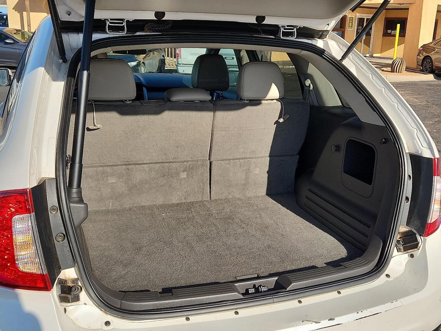 2014 WHITE Ford Edge SEL (2FMDK4JC4EB) with an 3.5L V-6 DOHC, variable valve control, regular unleaded, engine with 285HP engine, located at 4711 Ave Q, Lubbock, TX, 79412, (806) 687-2362, 33.551304, -101.855293 - Photo#7