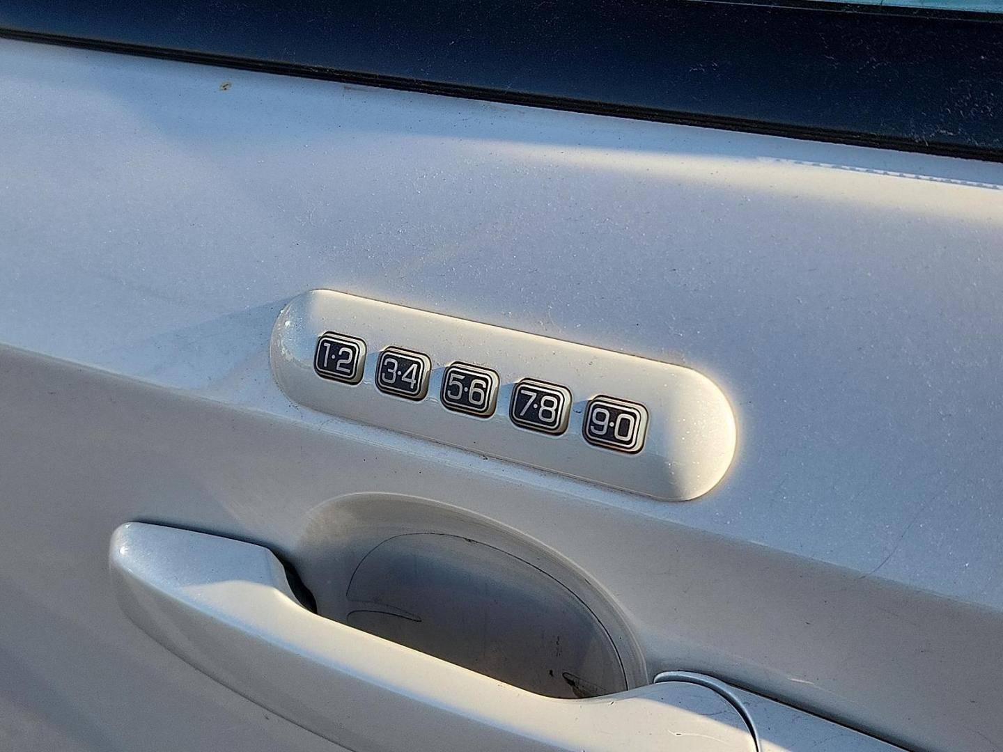 2014 WHITE Ford Edge SEL (2FMDK4JC4EB) with an 3.5L V-6 DOHC, variable valve control, regular unleaded, engine with 285HP engine, located at 4711 Ave Q, Lubbock, TX, 79412, (806) 687-2362, 33.551304, -101.855293 - Photo#10