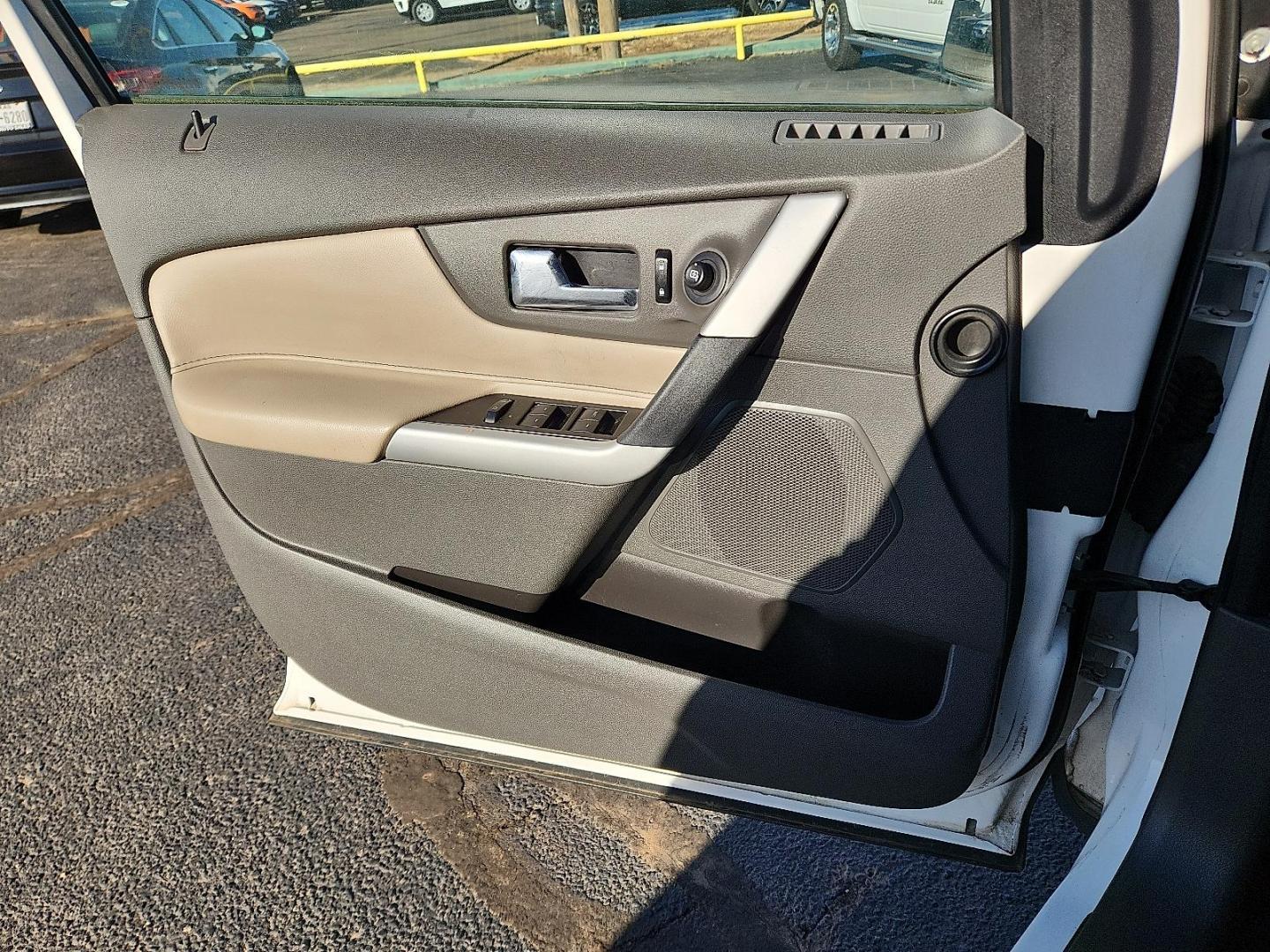 2014 WHITE Ford Edge SEL (2FMDK4JC4EB) with an 3.5L V-6 DOHC, variable valve control, regular unleaded, engine with 285HP engine, located at 4711 Ave Q, Lubbock, TX, 79412, (806) 687-2362, 33.551304, -101.855293 - Photo#13