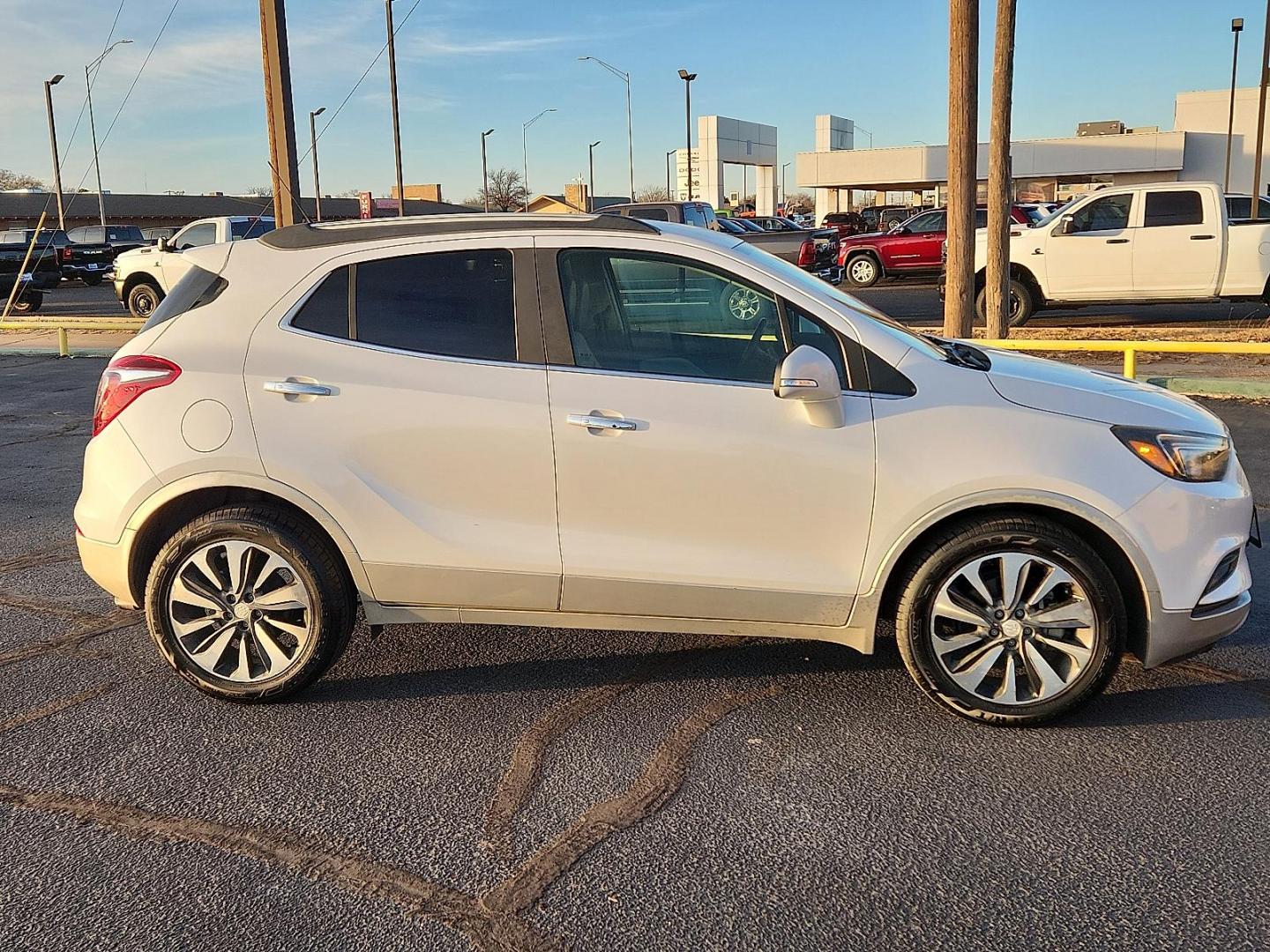 2017 WHITE Buick Encore Preferred II (KL4CJBSB9HB) with an Ecotec 1.4L I-4 DOHC, variable valve control, intercooled turbo, regular unleaded, engine with 138HP engine, located at 4711 Ave Q, Lubbock, TX, 79412, (806) 687-2362, 33.551304, -101.855293 - Photo#4