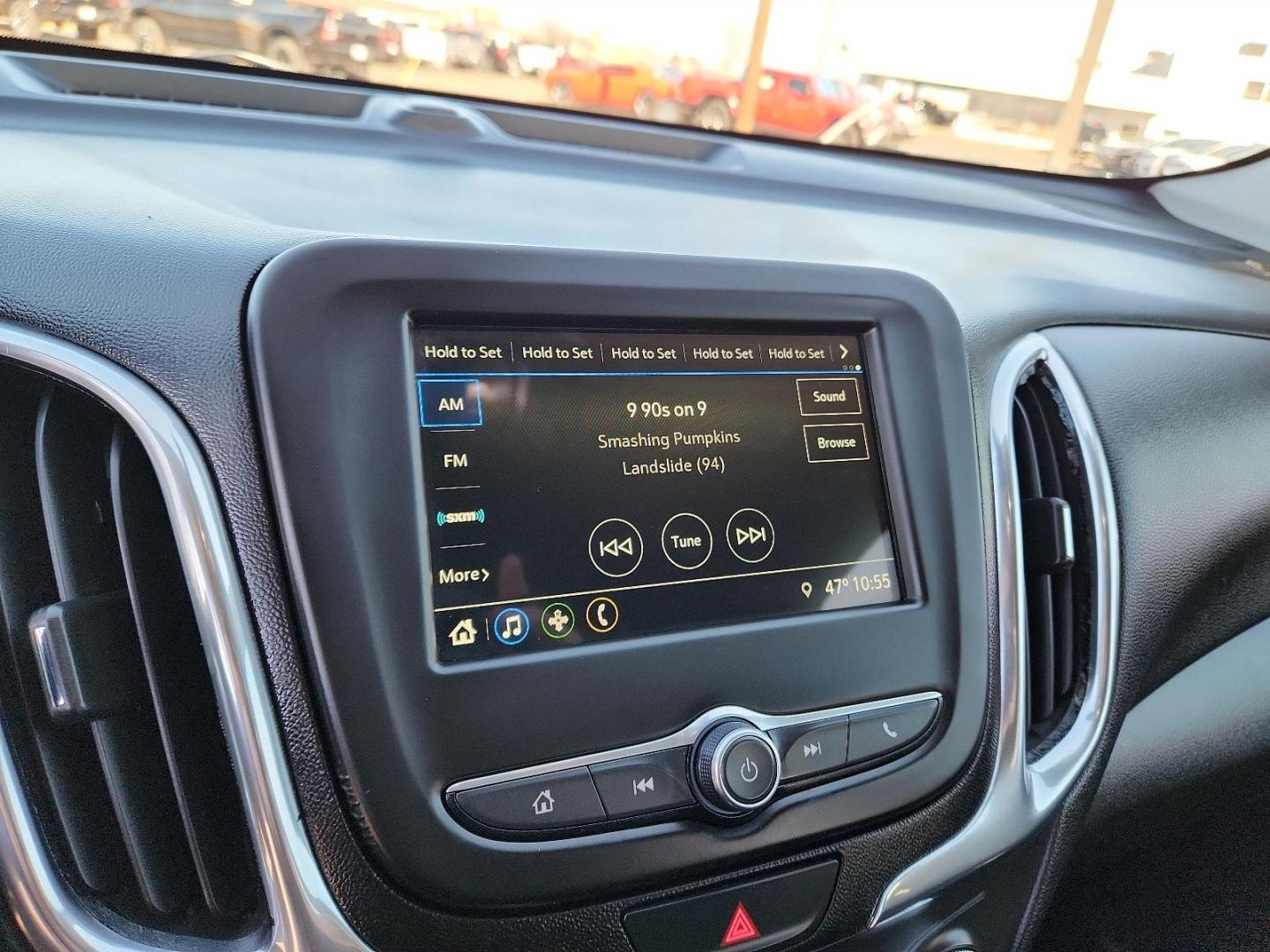 2019 Ivy Metallic Chevrolet Equinox LT (2GNAXKEV0K6) with an ENGINE, 1.5L TURBO DOHC 4-CYLINDER, SIDI, VVT engine, located at 4711 Ave Q, Lubbock, TX, 79412, (806) 687-2362, 33.551304, -101.855293 - Photo#14