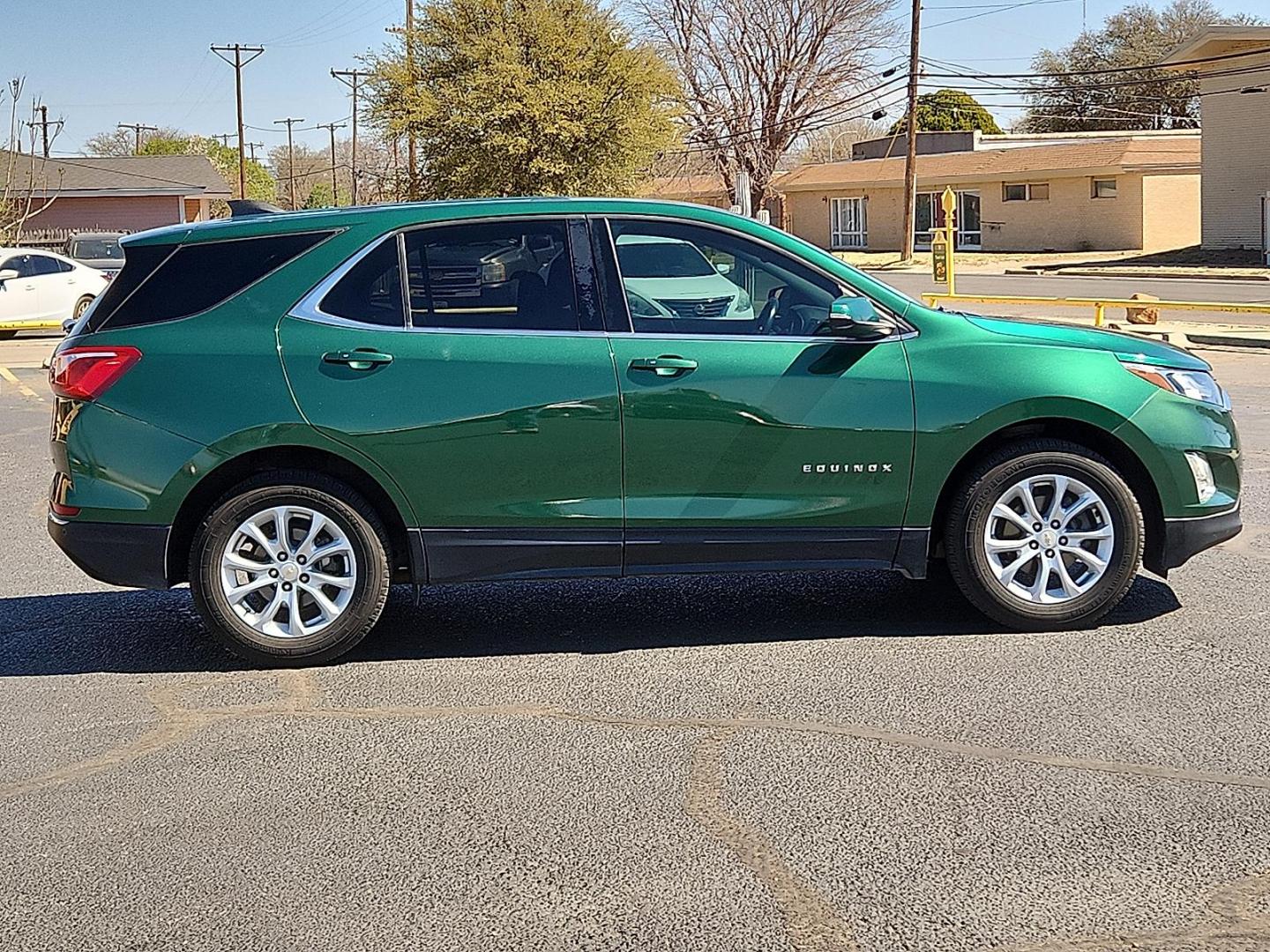 2019 GREEN /Jet Black - H1T Chevrolet Equinox LT (2GNAXKEV0K6) with an 1.5L I-4 gasoline direct injection, DOHC, VVT variable valve control, intercooled turbo, regular unleaded, engine with 170HP engine, located at 4711 Ave Q, Lubbock, TX, 79412, (806) 687-2362, 33.551304, -101.855293 - Photo#5