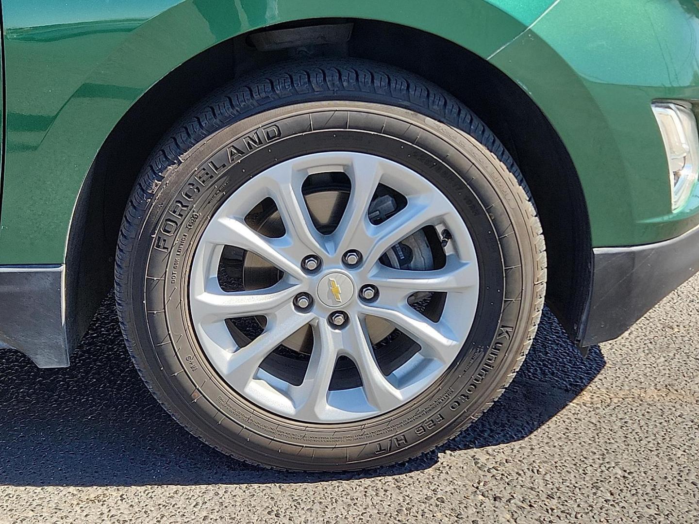 2019 GREEN /Jet Black - H1T Chevrolet Equinox LT (2GNAXKEV0K6) with an 1.5L I-4 gasoline direct injection, DOHC, VVT variable valve control, intercooled turbo, regular unleaded, engine with 170HP engine, located at 4711 Ave Q, Lubbock, TX, 79412, (806) 687-2362, 33.551304, -101.855293 - Photo#6