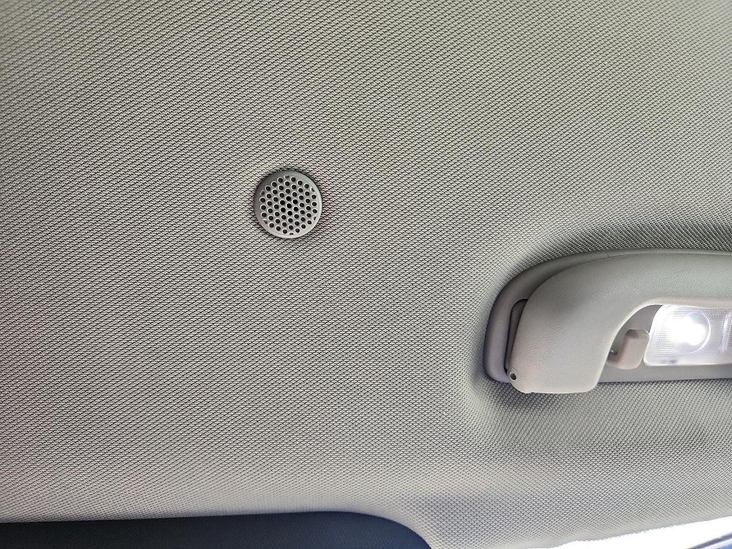 2019 GREEN /Jet Black - H1T Chevrolet Equinox LT (2GNAXKEV0K6) with an 1.5L I-4 gasoline direct injection, DOHC, VVT variable valve control, intercooled turbo, regular unleaded, engine with 170HP engine, located at 4711 Ave Q, Lubbock, TX, 79412, (806) 687-2362, 33.551304, -101.855293 - Photo#16