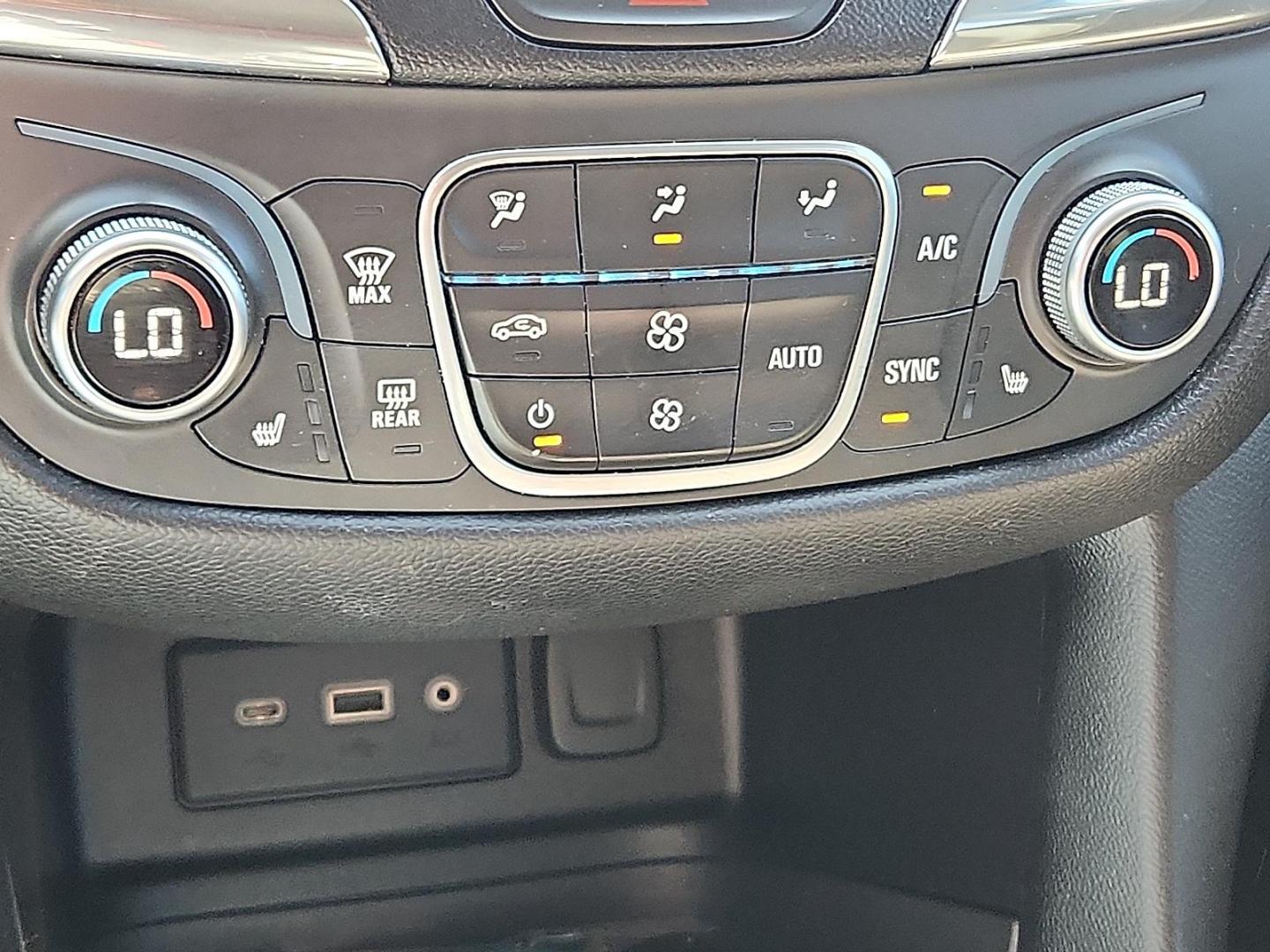 2019 GREEN /Jet Black - H1T Chevrolet Equinox LT (2GNAXKEV0K6) with an 1.5L I-4 gasoline direct injection, DOHC, VVT variable valve control, intercooled turbo, regular unleaded, engine with 170HP engine, located at 4711 Ave Q, Lubbock, TX, 79412, (806) 687-2362, 33.551304, -101.855293 - Photo#23