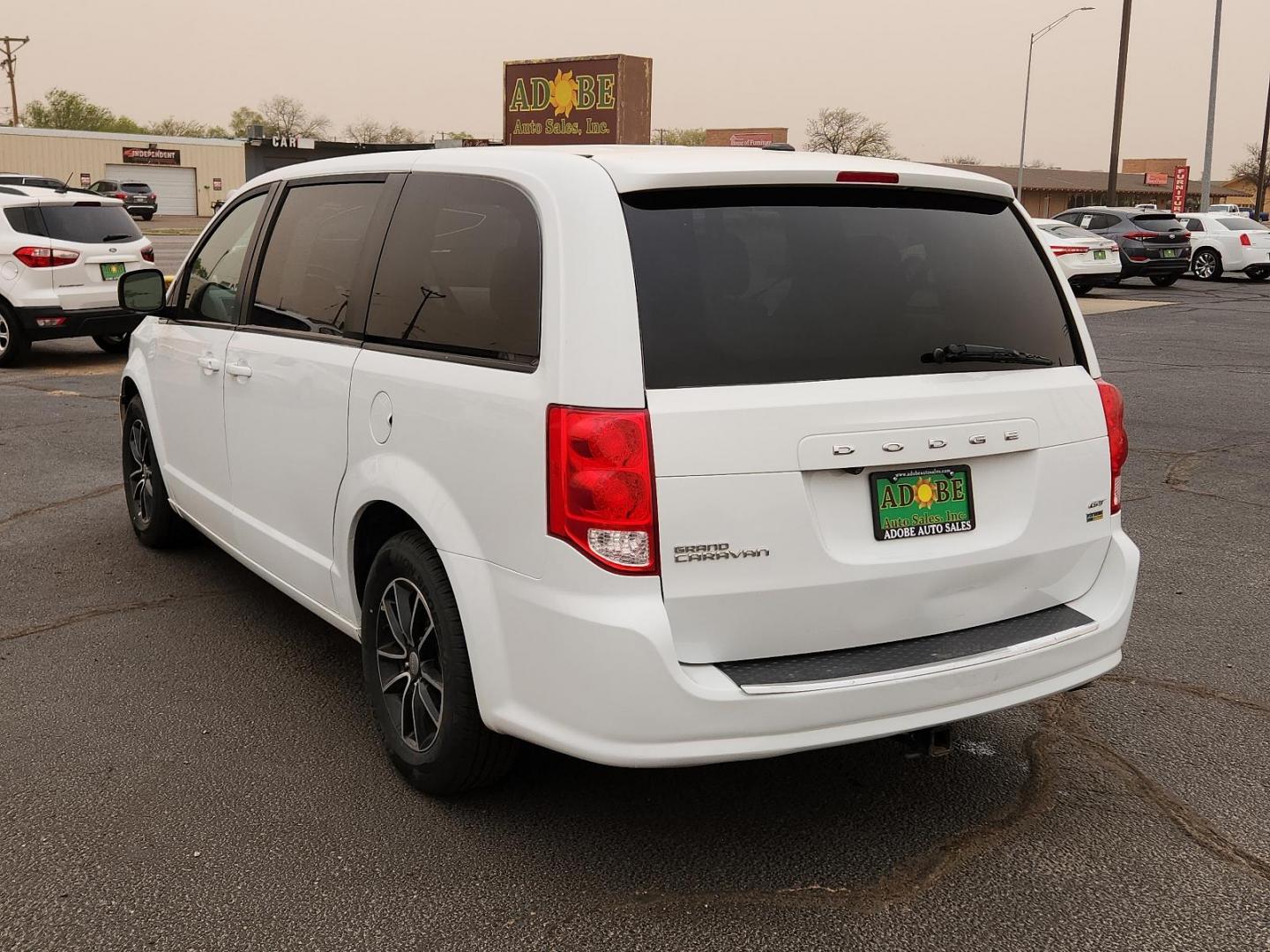 2019 White Knuckle Clearcoat Dodge Grand Caravan GT (2C4RDGEGXKR) with an ENGINE: 3.6L V6 24V VVT (FFV) engine, located at 4711 Ave Q, Lubbock, TX, 79412, (806) 687-2362, 33.551304, -101.855293 - Photo#2