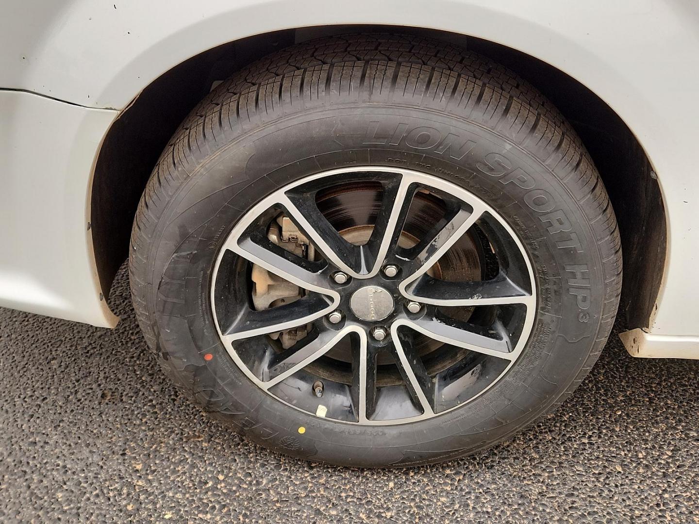 2019 White Knuckle Clearcoat Dodge Grand Caravan GT (2C4RDGEGXKR) with an ENGINE: 3.6L V6 24V VVT (FFV) engine, located at 4711 Ave Q, Lubbock, TX, 79412, (806) 687-2362, 33.551304, -101.855293 - Photo#6