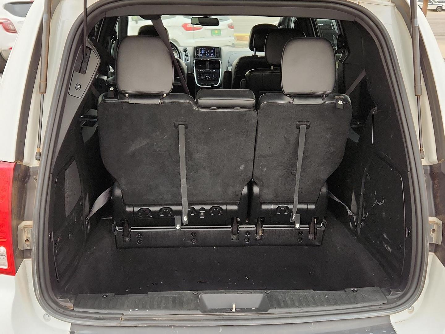 2019 White Knuckle Clearcoat Dodge Grand Caravan GT (2C4RDGEGXKR) with an ENGINE: 3.6L V6 24V VVT (FFV) engine, located at 4711 Ave Q, Lubbock, TX, 79412, (806) 687-2362, 33.551304, -101.855293 - Photo#7