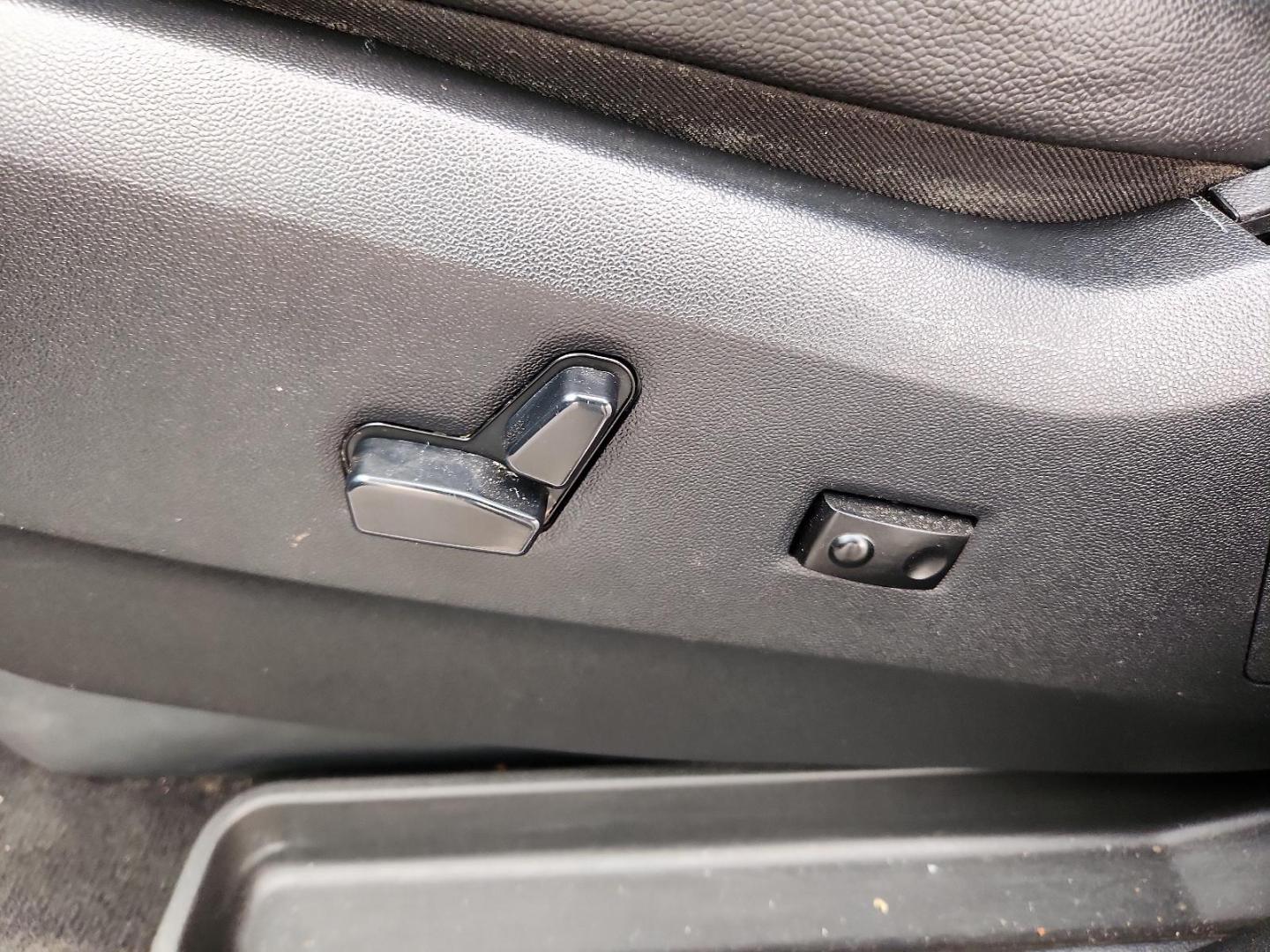 2019 White Knuckle Clearcoat Dodge Grand Caravan GT (2C4RDGEGXKR) with an ENGINE: 3.6L V6 24V VVT (FFV) engine, located at 4711 Ave Q, Lubbock, TX, 79412, (806) 687-2362, 33.551304, -101.855293 - Photo#11