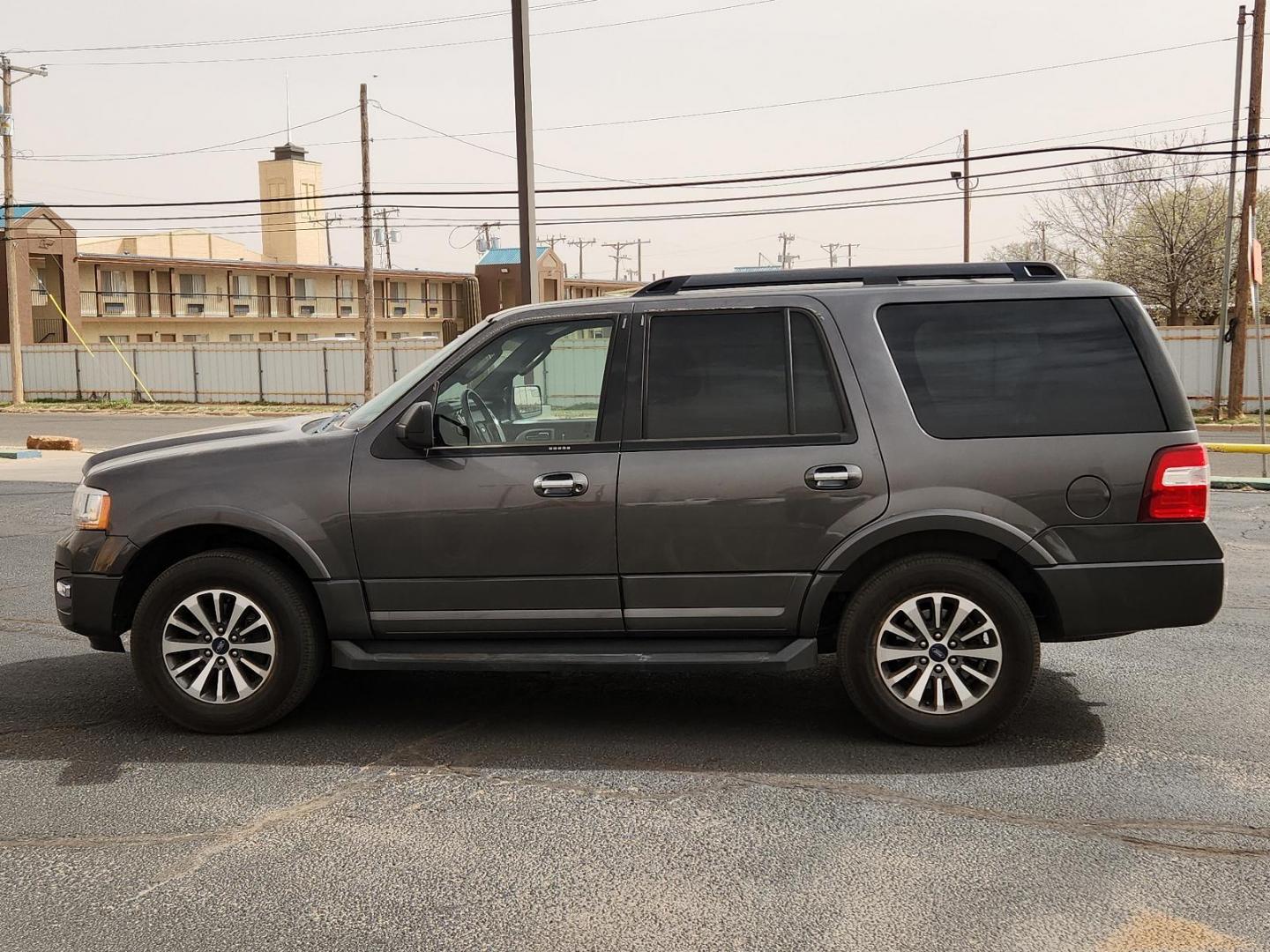 2017 Magnetic - J7 /Ebony - CH Ford Expedition XLT (1FMJU1HT9HE) with an ENGINE: 3.5L ECOBOOST V6 engine, located at 4711 Ave Q, Lubbock, TX, 79412, (806) 687-2362, 33.551304, -101.855293 - Photo#1
