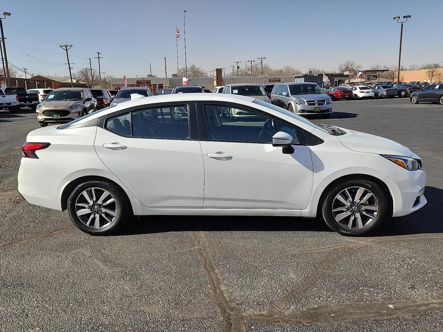 2020 WHITE Nissan Versa SV Xtronic CVT (3N1CN8EV9LL) with an 1.6L I-4 DOHC, variable valve control, regular unleaded, engine with 122HP engine, located at 4711 Ave Q, Lubbock, TX, 79412, (806) 687-2362, 33.551304, -101.855293 - Photo#4