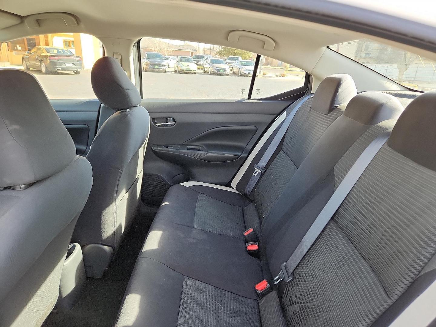 2020 WHITE Nissan Versa SV Xtronic CVT (3N1CN8EV9LL) with an 1.6L I-4 DOHC, variable valve control, regular unleaded, engine with 122HP engine, located at 4711 Ave Q, Lubbock, TX, 79412, (806) 687-2362, 33.551304, -101.855293 - Photo#7