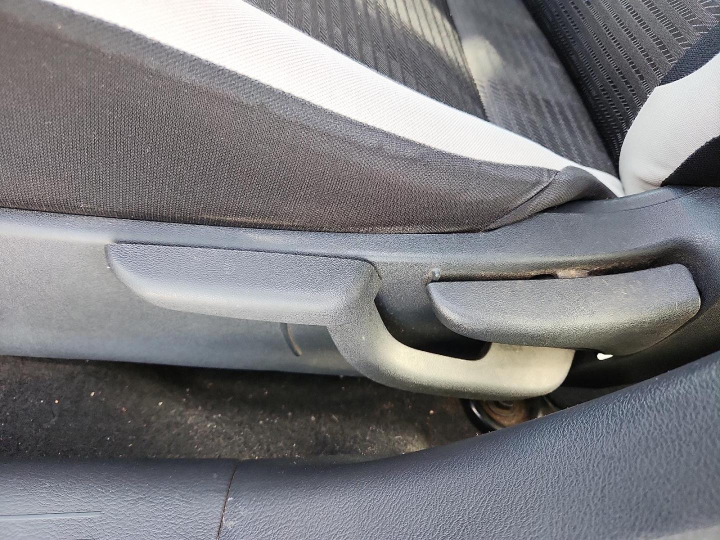 2020 WHITE Nissan Versa SV Xtronic CVT (3N1CN8EV9LL) with an 1.6L I-4 DOHC, variable valve control, regular unleaded, engine with 122HP engine, located at 4711 Ave Q, Lubbock, TX, 79412, (806) 687-2362, 33.551304, -101.855293 - Photo#10