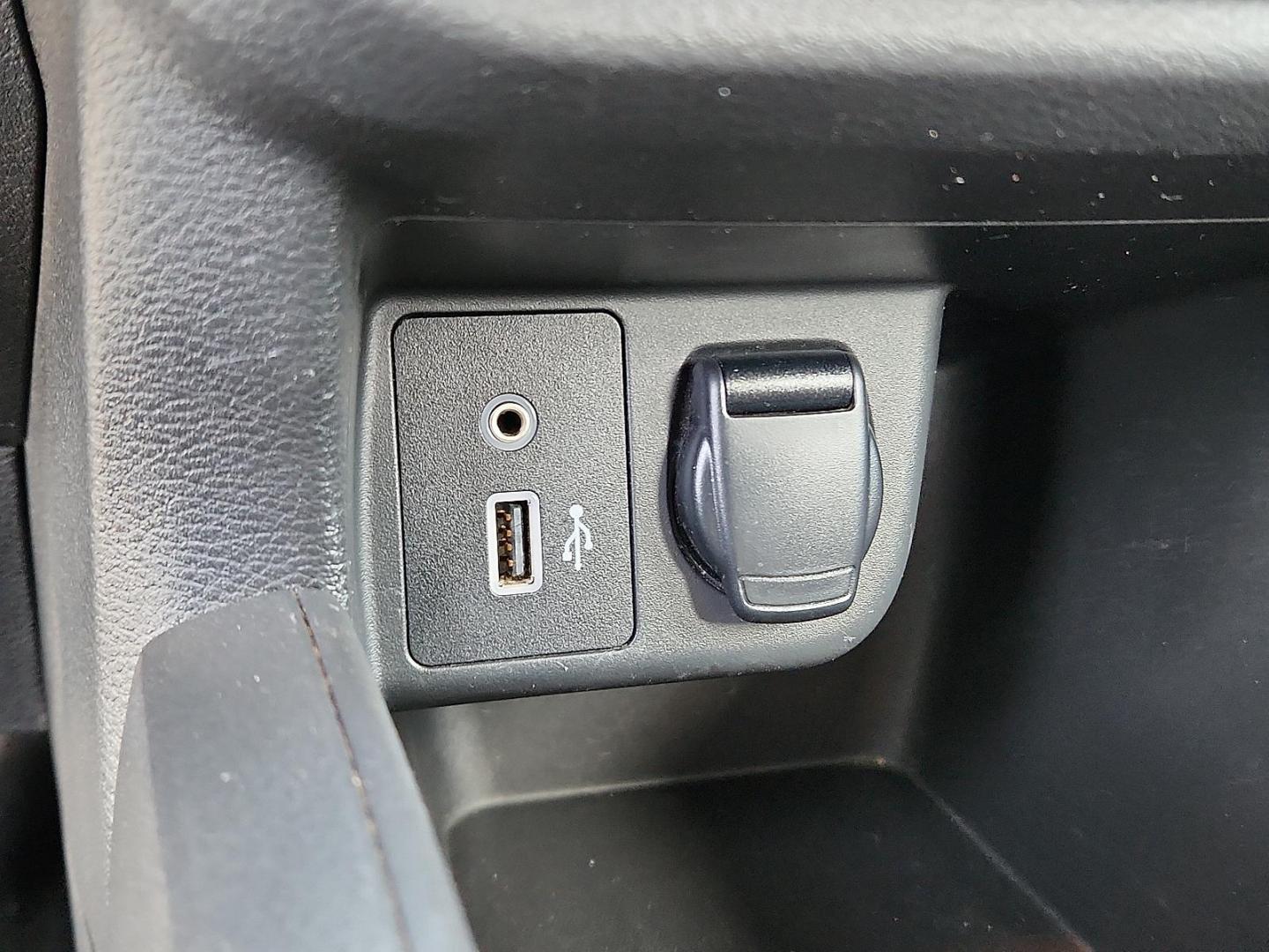 2020 WHITE Nissan Versa SV Xtronic CVT (3N1CN8EV9LL) with an 1.6L I-4 DOHC, variable valve control, regular unleaded, engine with 122HP engine, located at 4711 Ave Q, Lubbock, TX, 79412, (806) 687-2362, 33.551304, -101.855293 - Photo#19