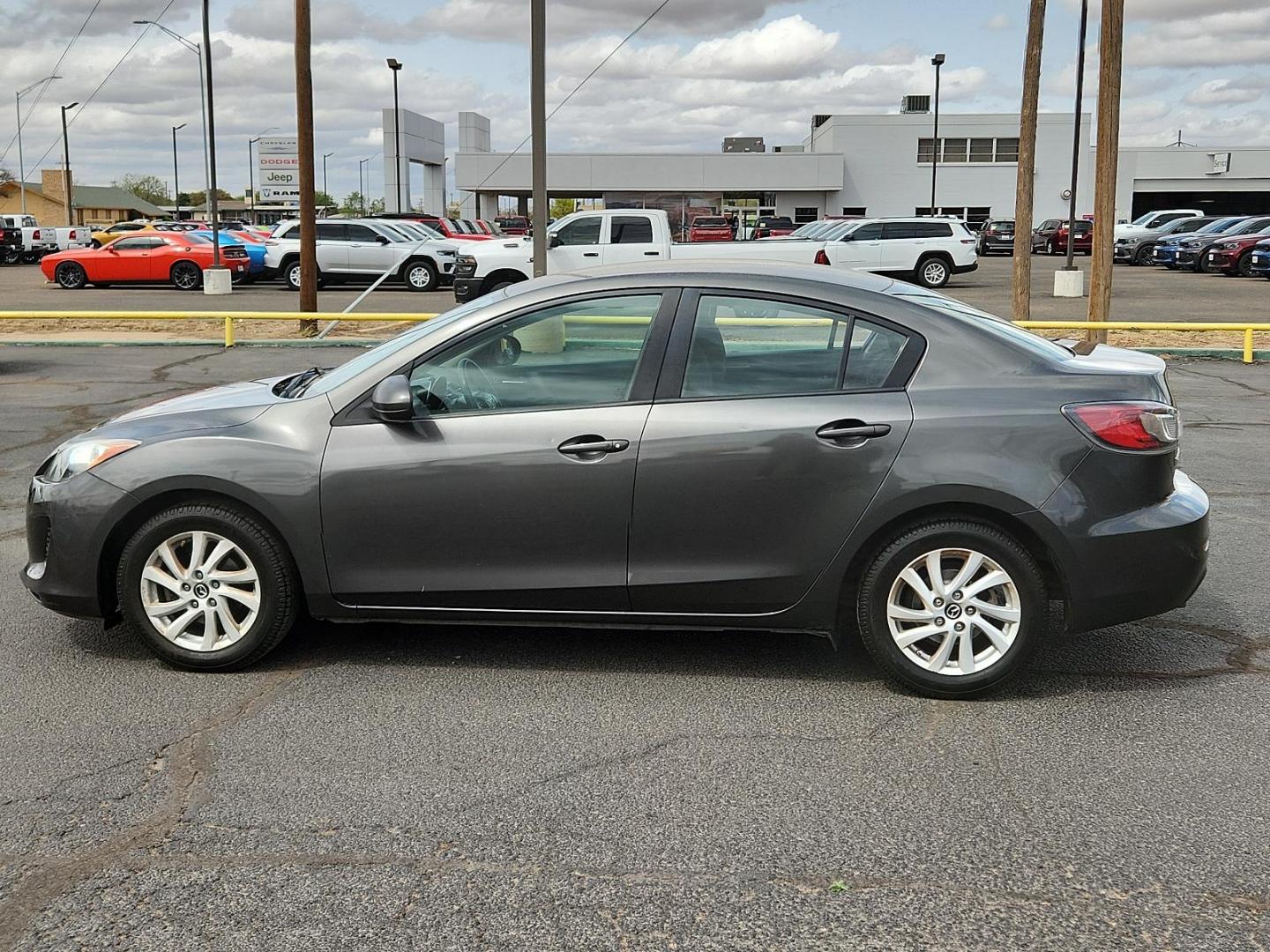 2013 Graphite Mica - 38R /Black - BU4 Mazda Mazda3 i Touring (JM1BL1V85D1) with an 2.0L DOHC 16-valve SKYACTIV-G I4 engine -inc: variable valve timing (VVT) engine, located at 4711 Ave Q, Lubbock, TX, 79412, (806) 687-2362, 33.551304, -101.855293 - Photo#1