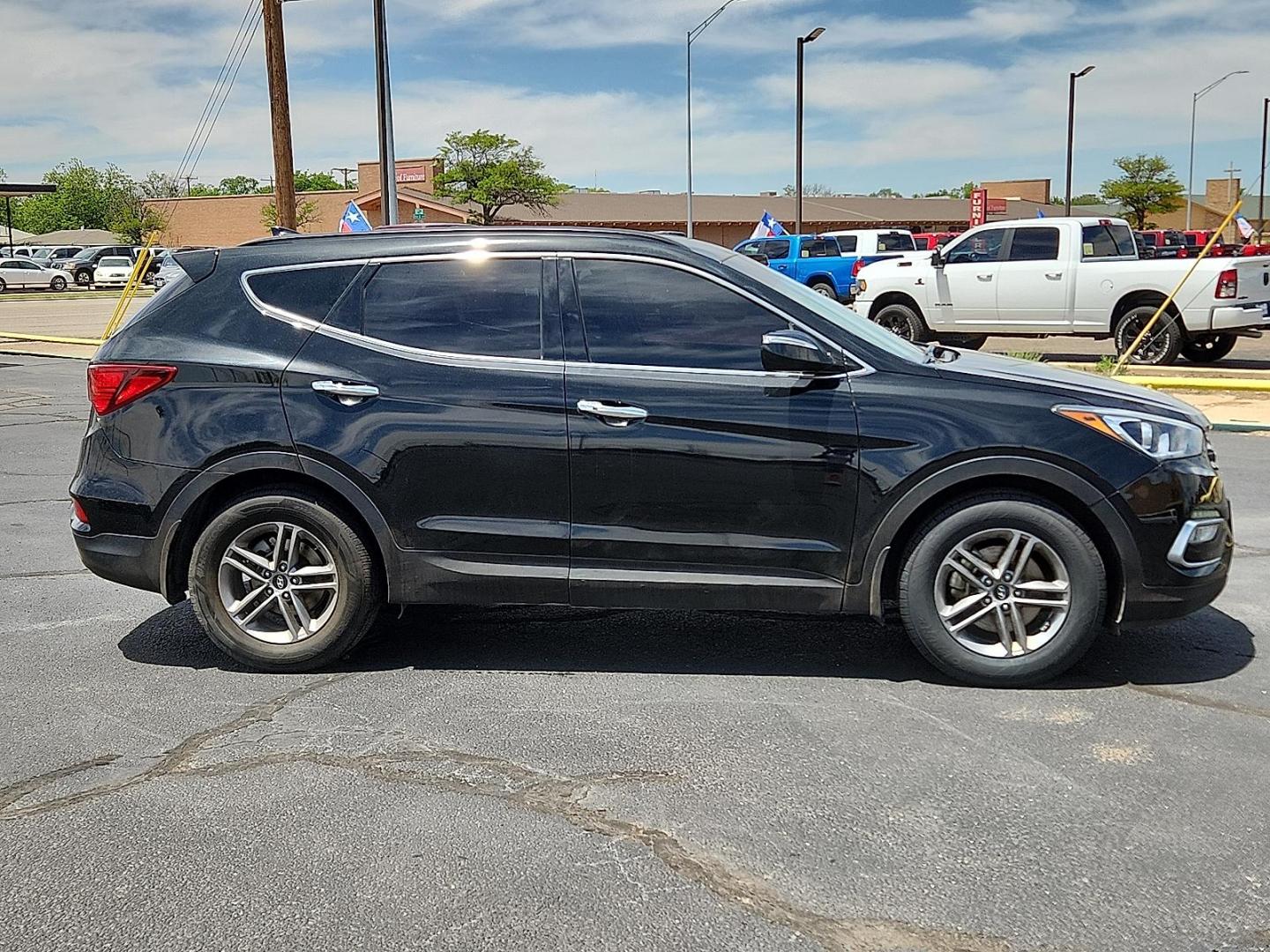 2018 Twilight Black - S3B /Gray - VFG Hyundai Santa Fe Sport 2.4L (5NMZU3LB5JH) with an Theta II 2.4L I-4 gasoline direct injection, DOHC, D-CVVT variable valve control, regular unleaded, engine with 185HP engine, located at 4711 Ave Q, Lubbock, TX, 79412, (806) 687-2362, 33.551304, -101.855293 - Photo#4