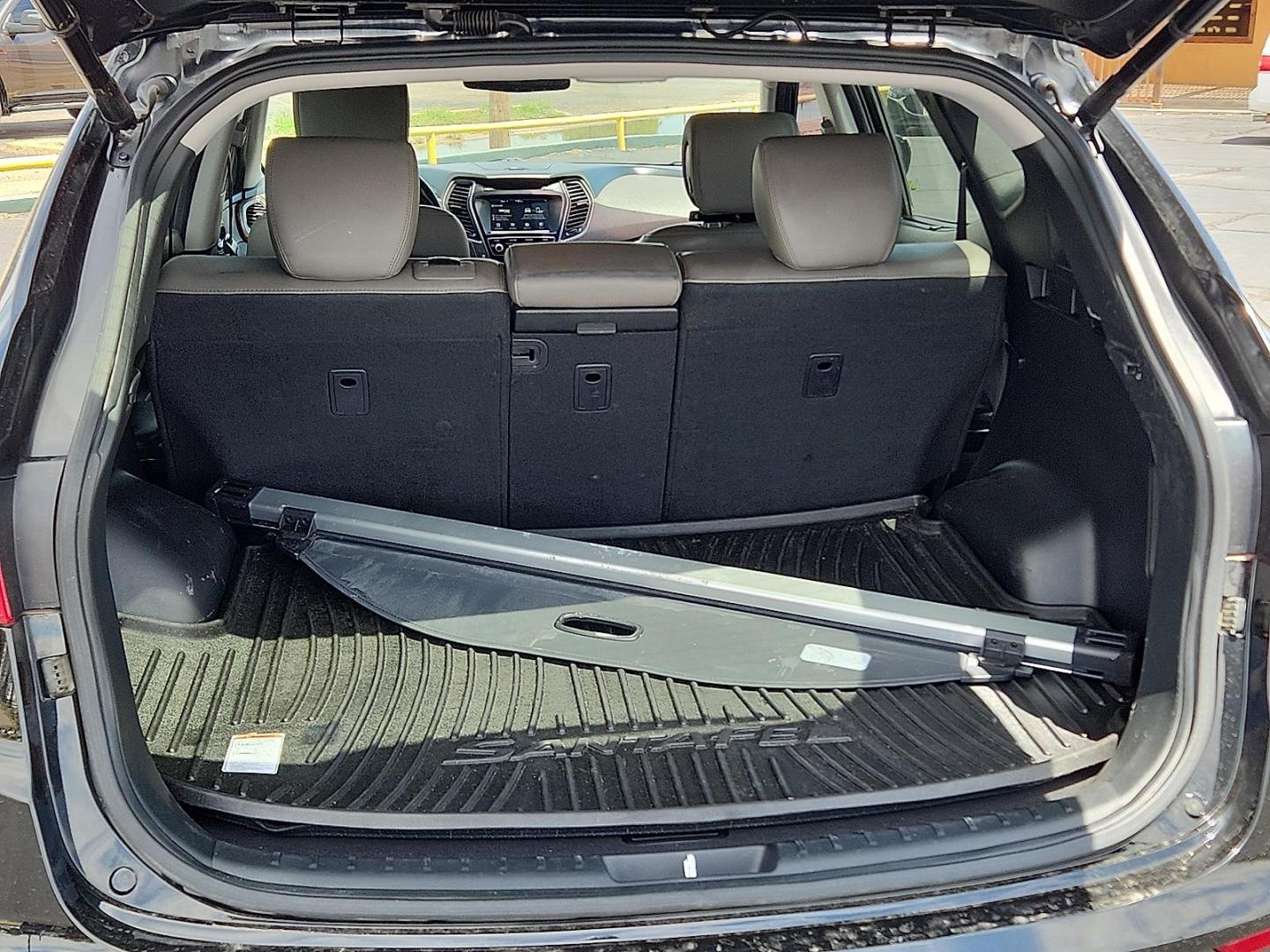 2018 Twilight Black - S3B /Gray - VFG Hyundai Santa Fe Sport 2.4L (5NMZU3LB5JH) with an Theta II 2.4L I-4 gasoline direct injection, DOHC, D-CVVT variable valve control, regular unleaded, engine with 185HP engine, located at 4711 Ave Q, Lubbock, TX, 79412, (806) 687-2362, 33.551304, -101.855293 - Photo#7