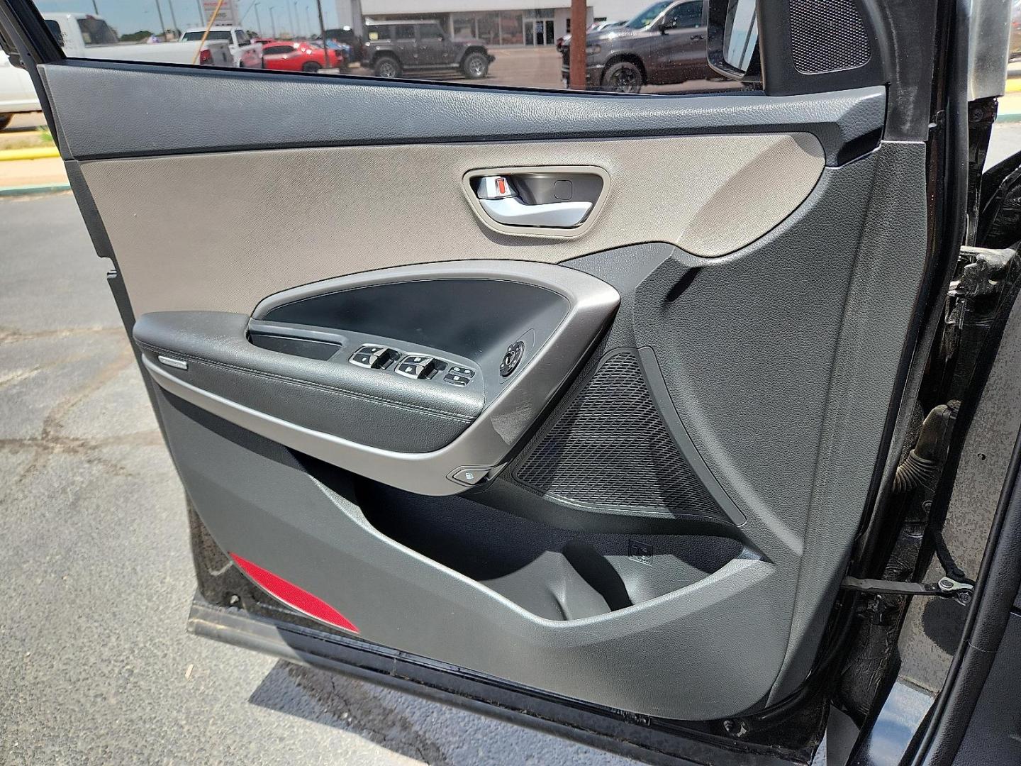 2018 Twilight Black - S3B /Gray - VFG Hyundai Santa Fe Sport 2.4L (5NMZU3LB5JH) with an Theta II 2.4L I-4 gasoline direct injection, DOHC, D-CVVT variable valve control, regular unleaded, engine with 185HP engine, located at 4711 Ave Q, Lubbock, TX, 79412, (806) 687-2362, 33.551304, -101.855293 - Photo#12