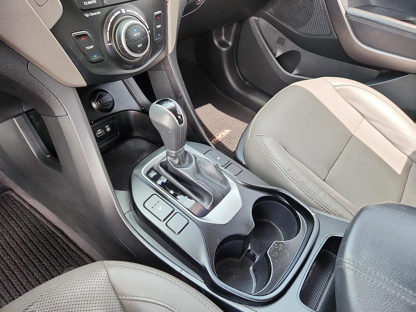 2018 Twilight Black - S3B /Gray - VFG Hyundai Santa Fe Sport 2.4L (5NMZU3LB5JH) with an Theta II 2.4L I-4 gasoline direct injection, DOHC, D-CVVT variable valve control, regular unleaded, engine with 185HP engine, located at 4711 Ave Q, Lubbock, TX, 79412, (806) 687-2362, 33.551304, -101.855293 - Photo#17