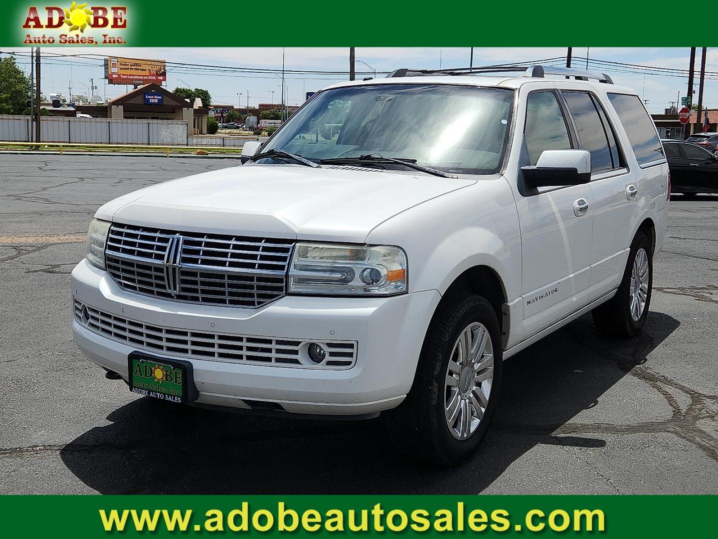 2014 WHITE Lincoln Navigator (5LMJJ2H58EE) with an 5.4L V-8 variable valve control, regular unleaded, engine with 310HP engine, located at 4711 Ave Q, Lubbock, TX, 79412, (806) 687-2362, 33.551304, -101.855293 - Photo#0