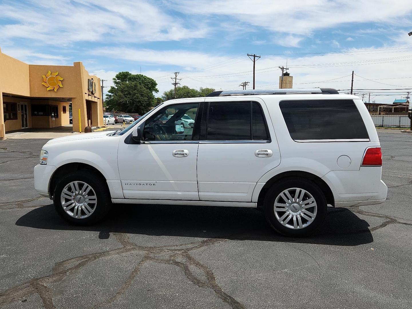 2014 WHITE Lincoln Navigator (5LMJJ2H58EE) with an 5.4L V-8 variable valve control, regular unleaded, engine with 310HP engine, located at 4711 Ave Q, Lubbock, TX, 79412, (806) 687-2362, 33.551304, -101.855293 - Photo#1