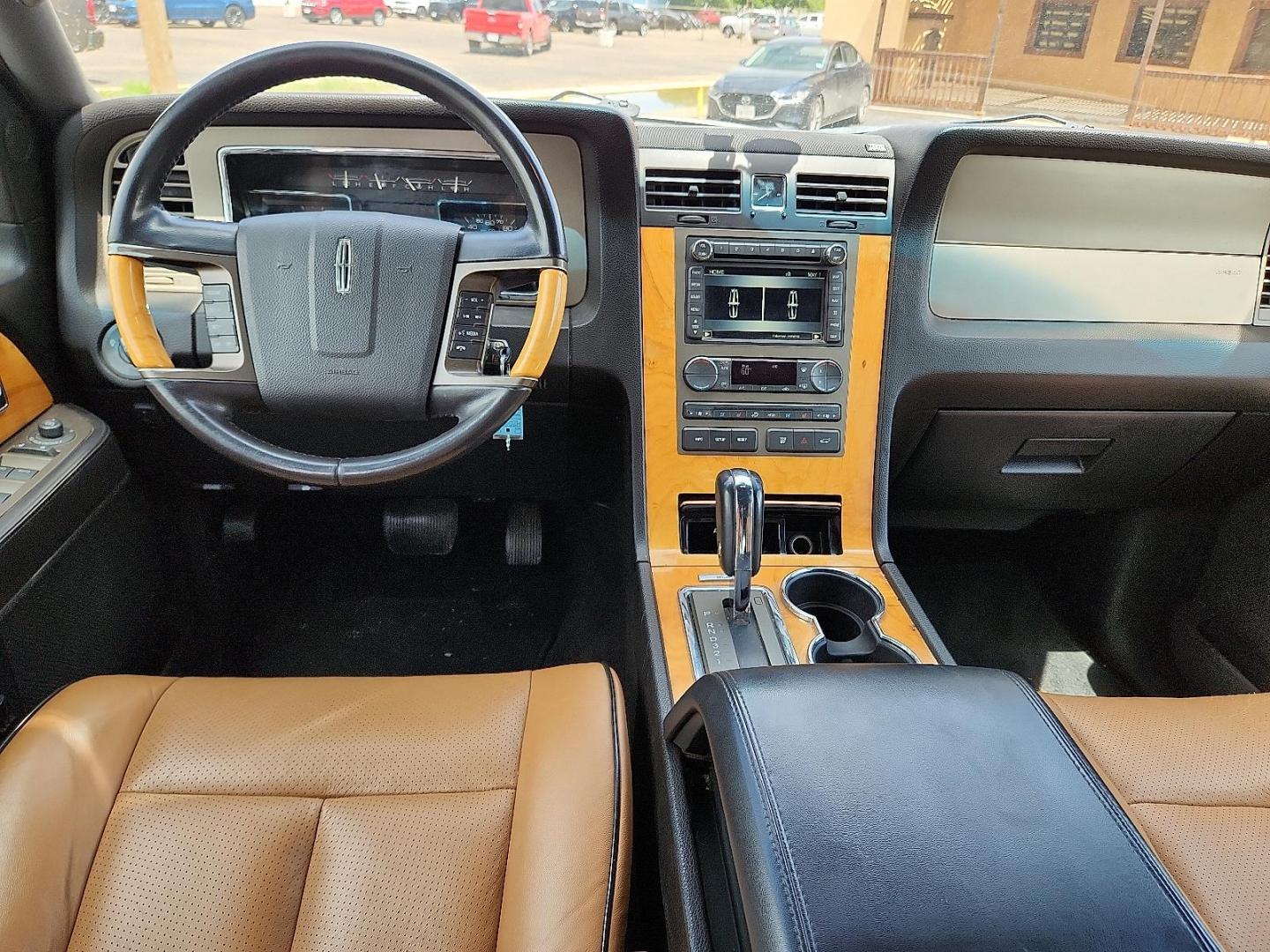 2014 WHITE Lincoln Navigator (5LMJJ2H58EE) with an 5.4L V-8 variable valve control, regular unleaded, engine with 310HP engine, located at 4711 Ave Q, Lubbock, TX, 79412, (806) 687-2362, 33.551304, -101.855293 - Photo#9