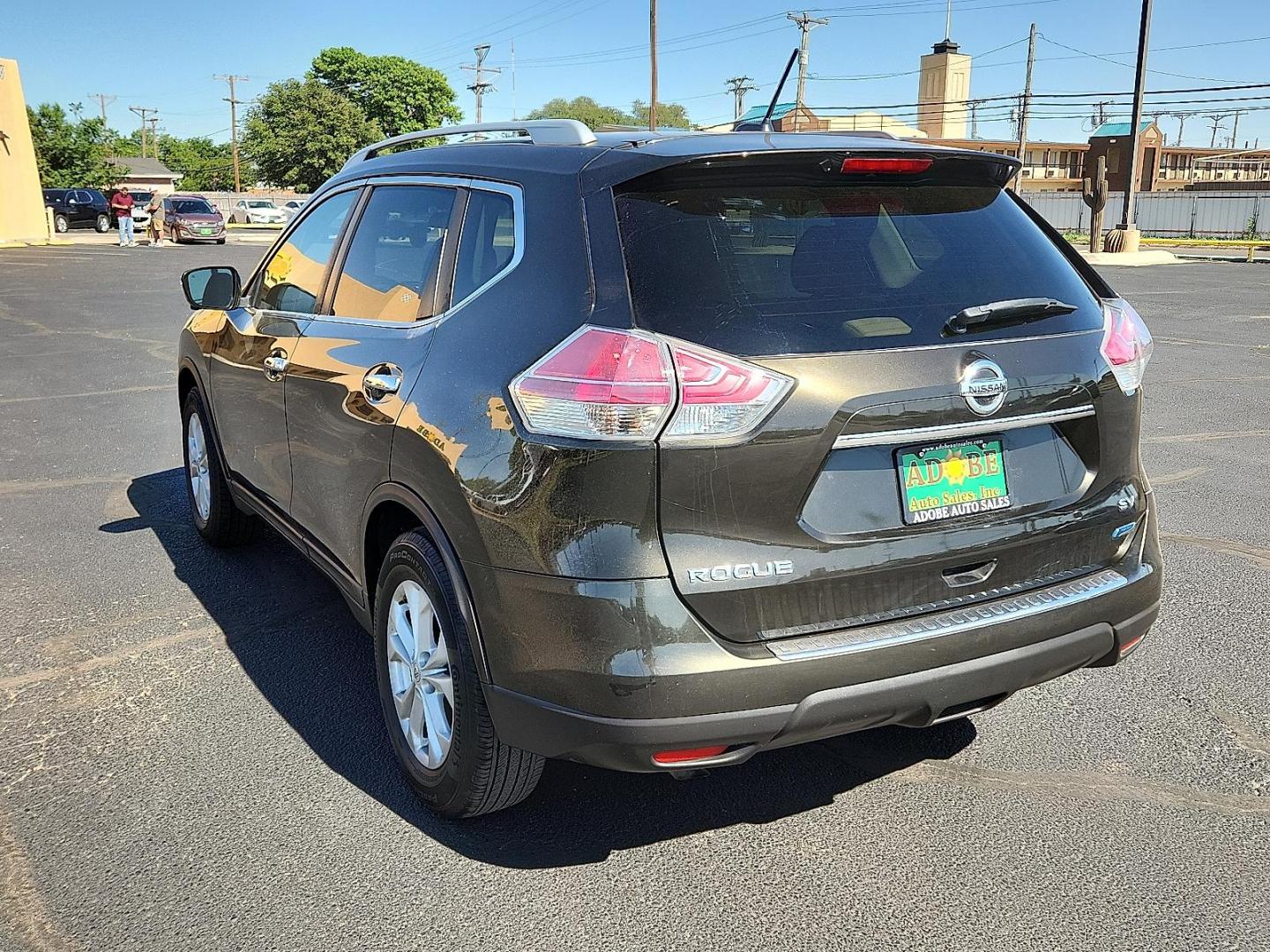 2014 Saharan Sun - EAP Nissan Rogue SV (5N1AT2ML8EC) with an 2.5L I-4 DOHC, variable valve control, regular unleaded, engine with 170HP engine, located at 4711 Ave Q, Lubbock, TX, 79412, (806) 687-2362, 33.551304, -101.855293 - Photo#2
