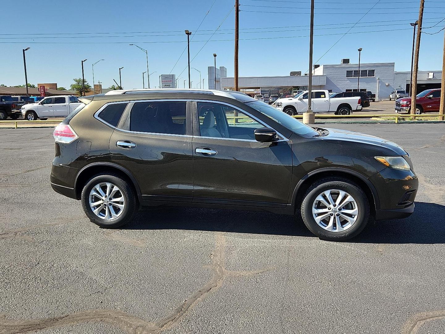 2014 Saharan Sun - EAP Nissan Rogue SV (5N1AT2ML8EC) with an 2.5L I-4 DOHC, variable valve control, regular unleaded, engine with 170HP engine, located at 4711 Ave Q, Lubbock, TX, 79412, (806) 687-2362, 33.551304, -101.855293 - Photo#4