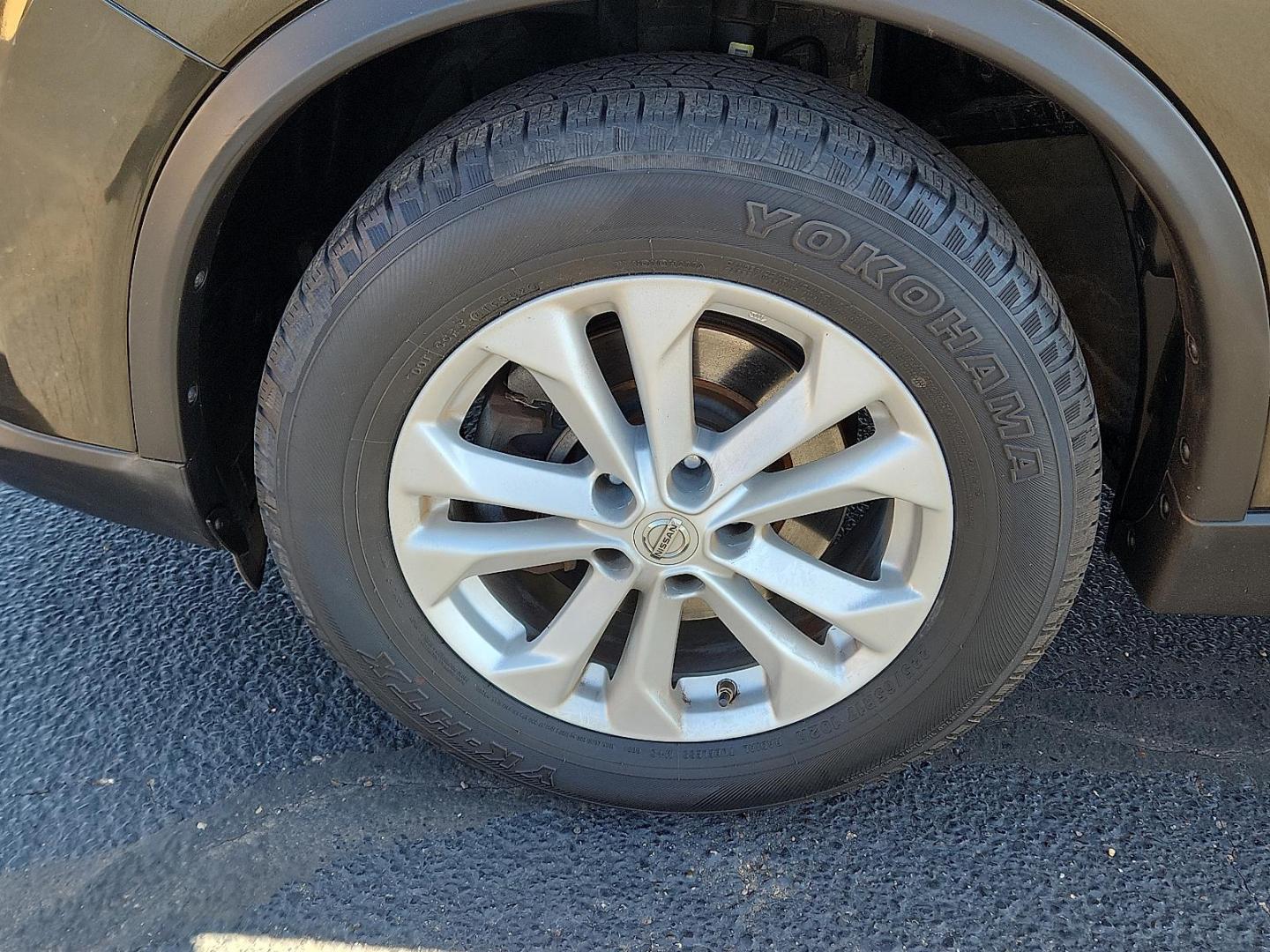 2014 Saharan Sun - EAP Nissan Rogue SV (5N1AT2ML8EC) with an 2.5L I-4 DOHC, variable valve control, regular unleaded, engine with 170HP engine, located at 4711 Ave Q, Lubbock, TX, 79412, (806) 687-2362, 33.551304, -101.855293 - Photo#6