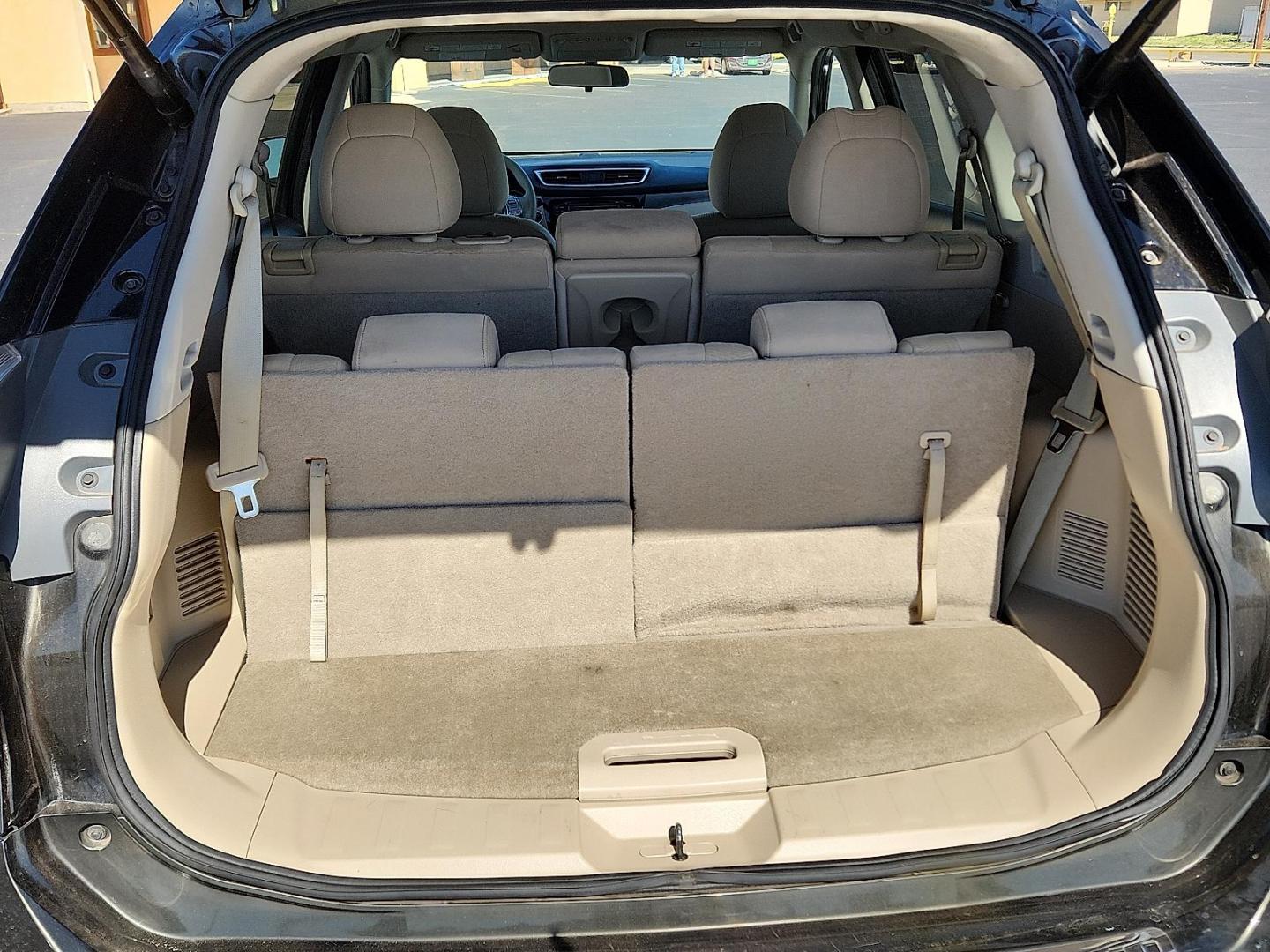 2014 Saharan Sun - EAP Nissan Rogue SV (5N1AT2ML8EC) with an 2.5L I-4 DOHC, variable valve control, regular unleaded, engine with 170HP engine, located at 4711 Ave Q, Lubbock, TX, 79412, (806) 687-2362, 33.551304, -101.855293 - Photo#7