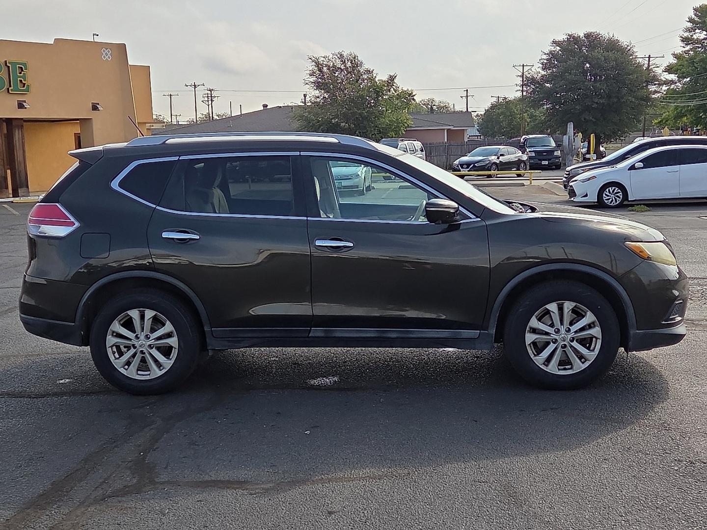 2014 Midnight Jade - EAN /Almond - C Nissan Rogue SV (5N1AT2ML8EC) with an 2.5L I-4 DOHC, variable valve control, regular gasoline, engine with 170HP engine, located at 4711 Ave Q, Lubbock, TX, 79412, (806) 687-2362, 33.551304, -101.855293- Photo#5