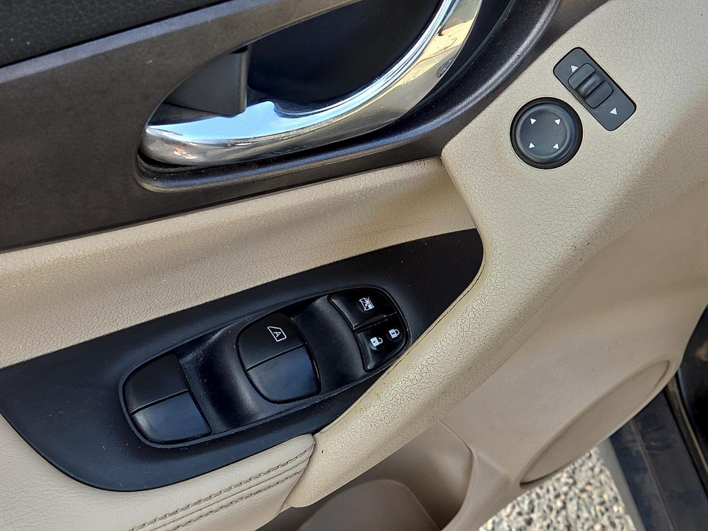 2014 Midnight Jade - EAN /Almond - C Nissan Rogue SV (5N1AT2ML8EC) with an 2.5L I-4 DOHC, variable valve control, regular gasoline, engine with 170HP engine, located at 4711 Ave Q, Lubbock, TX, 79412, (806) 687-2362, 33.551304, -101.855293- Photo#18