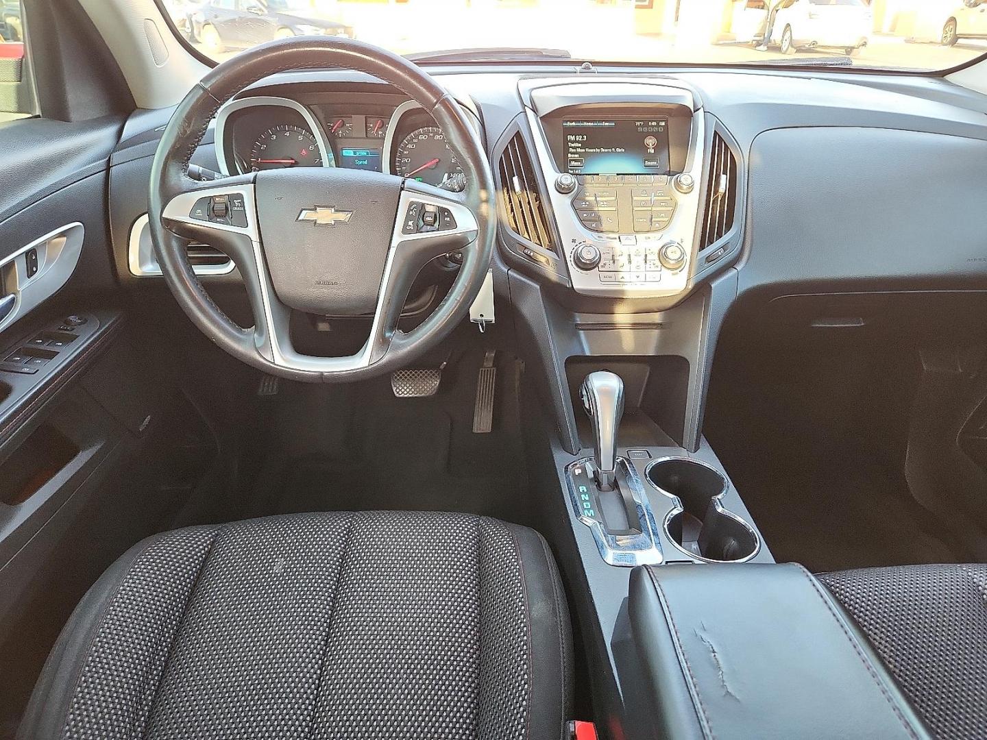 2015 RED Chevrolet Equinox 2LT (1GNALCEK1FZ) with an ECOTEC 2.4L I-4 gasoline direct injection, DOHC, VVT variable valve control, regular unleaded, engine with 182HP engine, located at 4711 Ave Q, Lubbock, TX, 79412, (806) 687-2362, 33.551304, -101.855293 - Photo#9