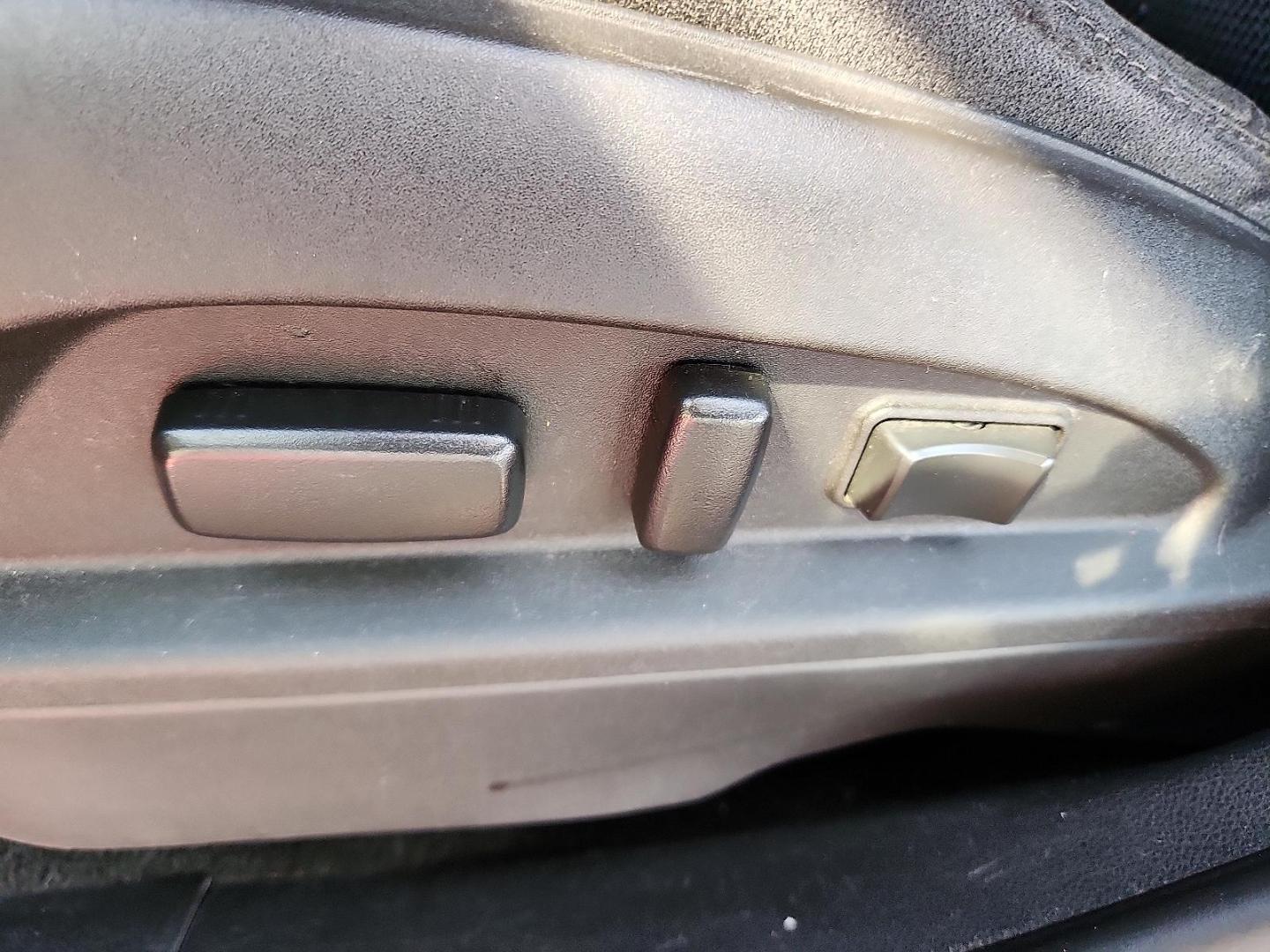 2015 RED Chevrolet Equinox 2LT (1GNALCEK1FZ) with an ECOTEC 2.4L I-4 gasoline direct injection, DOHC, VVT variable valve control, regular unleaded, engine with 182HP engine, located at 4711 Ave Q, Lubbock, TX, 79412, (806) 687-2362, 33.551304, -101.855293 - Photo#11