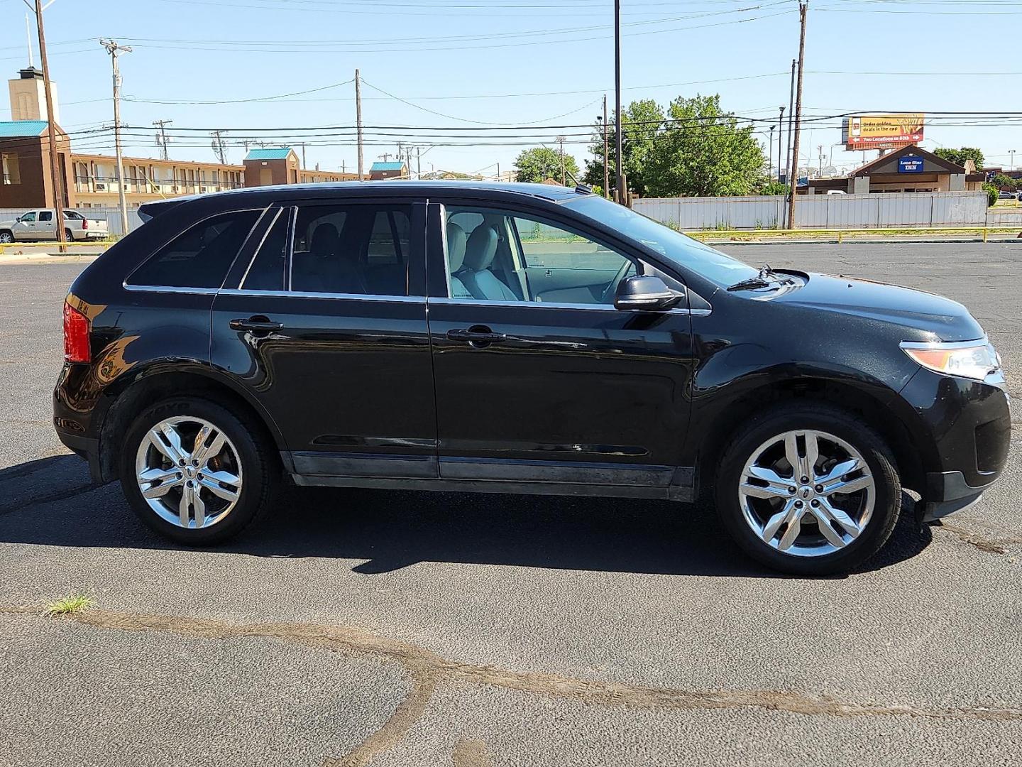 2014 Tuxedo Black Metallic Ford Edge Limited (2FMDK3KC8EB) with an 3.5L V-6 DOHC, variable valve control, regular unleaded, engine with 285HP engine, located at 4711 Ave Q, Lubbock, TX, 79412, (806) 687-2362, 33.551304, -101.855293 - Photo#4