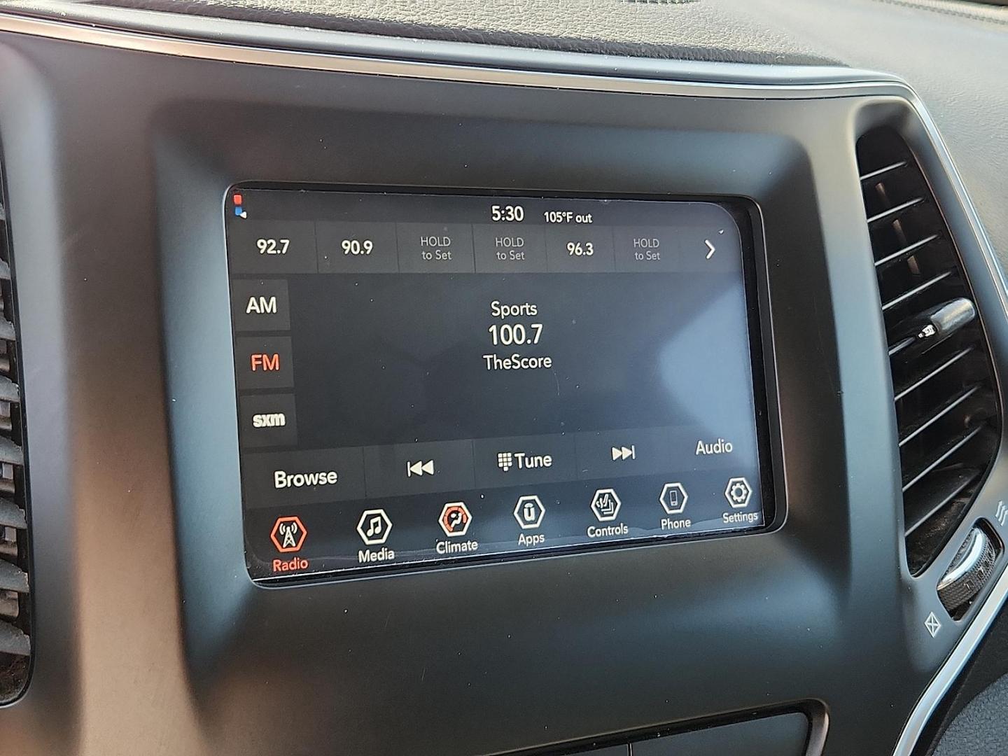 2020 Jeep Cherokee Latitude FWD (1C4PJLCBXLD) with an MultiAir2 Tigershark 2.4L I-4 variable valve control, regular unleaded, engine with 180HP engine, located at 4711 Ave Q, Lubbock, TX, 79412, (806) 687-2362, 33.551304, -101.855293 - Photo#12