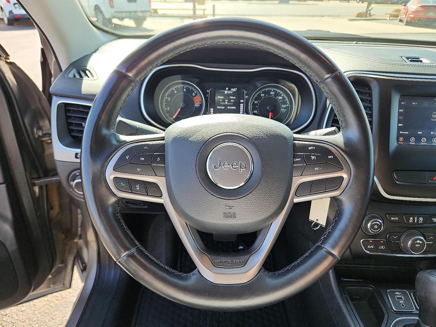 2020 Jeep Cherokee Latitude FWD (1C4PJLCBXLD) with an MultiAir2 Tigershark 2.4L I-4 variable valve control, regular unleaded, engine with 180HP engine, located at 4711 Ave Q, Lubbock, TX, 79412, (806) 687-2362, 33.551304, -101.855293 - Photo#15