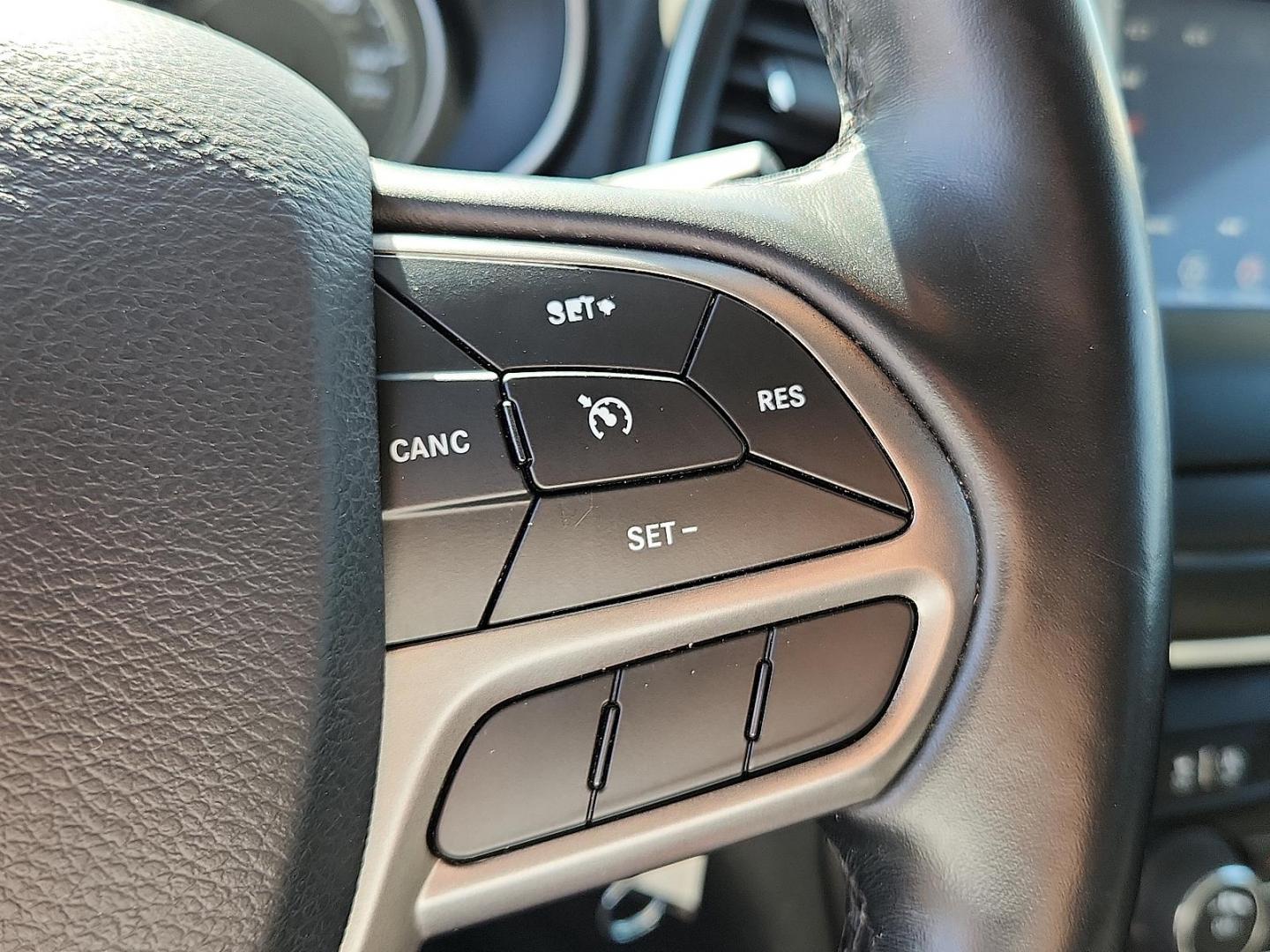 2020 Jeep Cherokee Latitude FWD (1C4PJLCBXLD) with an MultiAir2 Tigershark 2.4L I-4 variable valve control, regular unleaded, engine with 180HP engine, located at 4711 Ave Q, Lubbock, TX, 79412, (806) 687-2362, 33.551304, -101.855293 - Photo#19