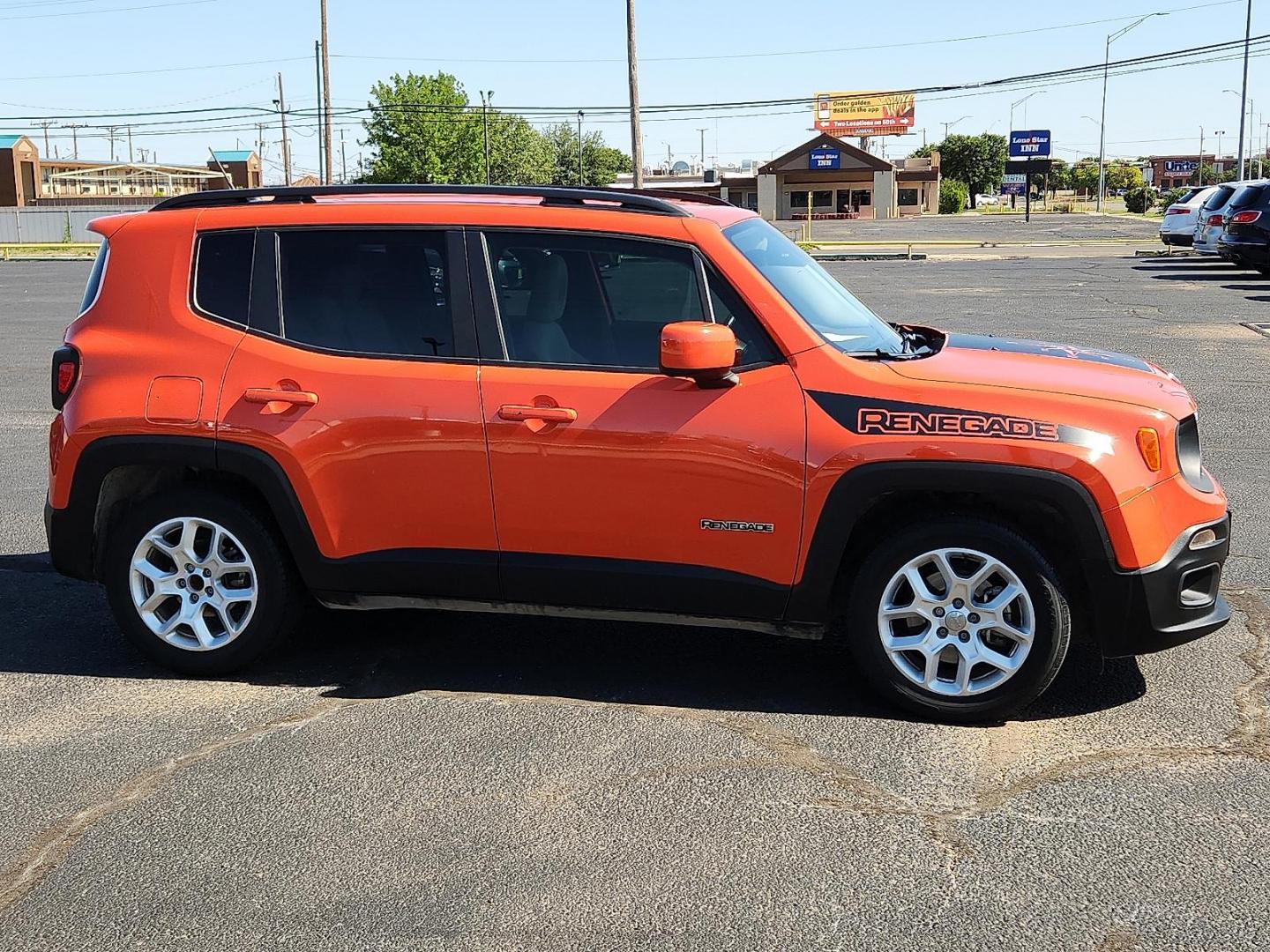 2015 Omaha Orange Jeep Renegade Latitude (ZACCJABT4FP) with an MultiAir2 Tigershark 2.4L I-4 variable valve control, regular unleaded, engine with 180HP engine, located at 4711 Ave Q, Lubbock, TX, 79412, (806) 687-2362, 33.551304, -101.855293 - Photo#4