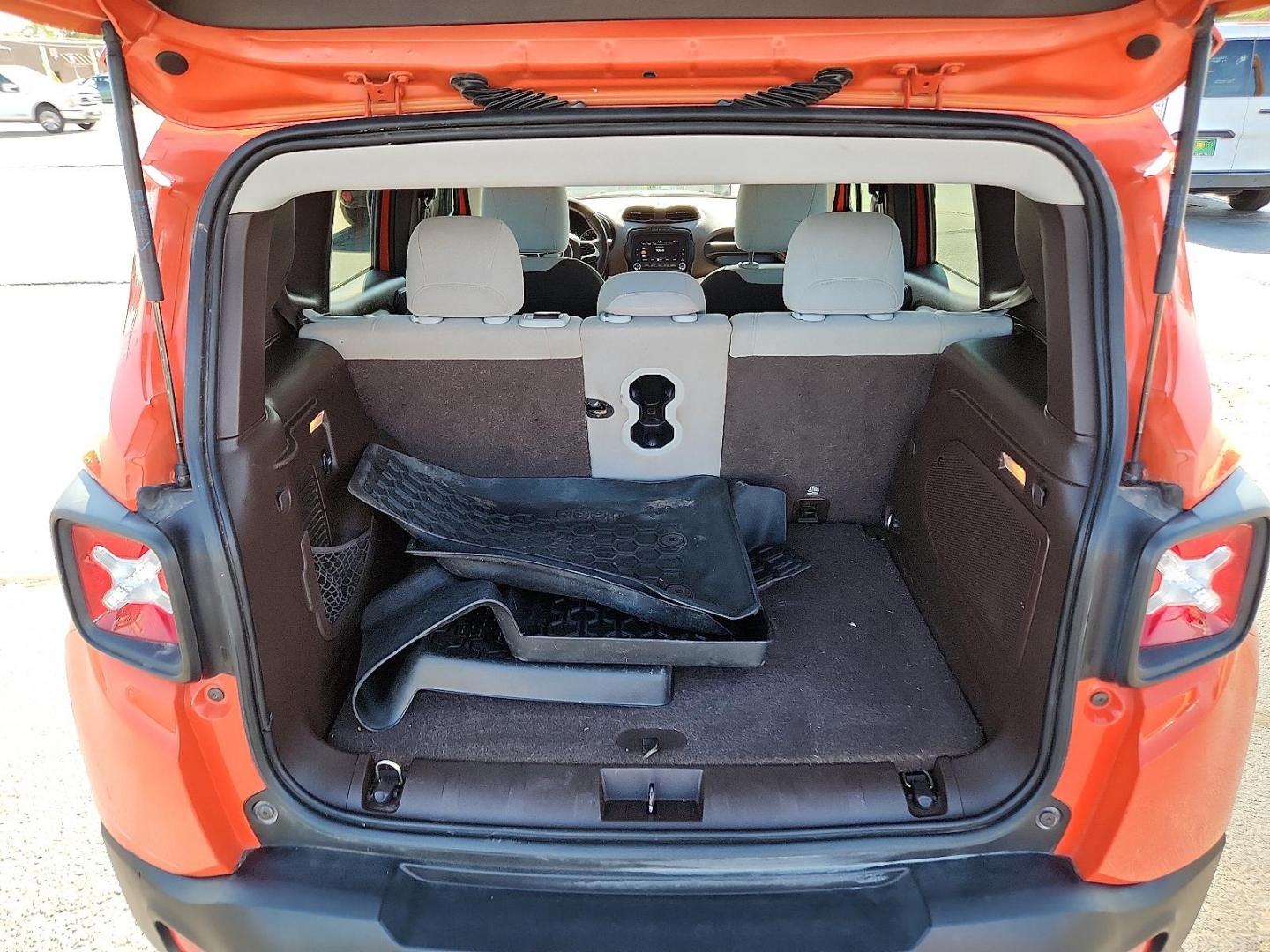 2015 Omaha Orange Jeep Renegade Latitude (ZACCJABT4FP) with an MultiAir2 Tigershark 2.4L I-4 variable valve control, regular unleaded, engine with 180HP engine, located at 4711 Ave Q, Lubbock, TX, 79412, (806) 687-2362, 33.551304, -101.855293 - Photo#7