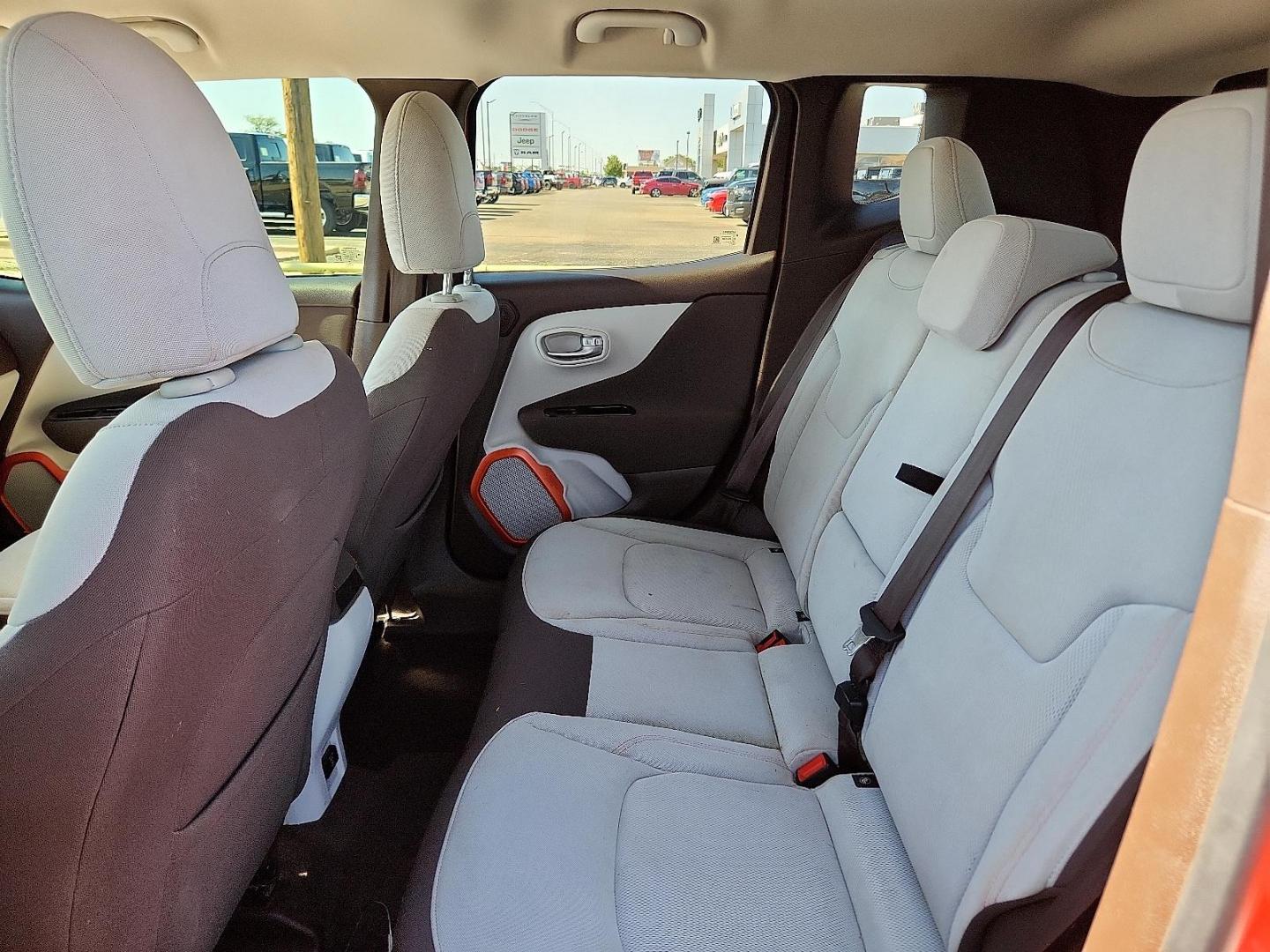 2015 Omaha Orange Jeep Renegade Latitude (ZACCJABT4FP) with an MultiAir2 Tigershark 2.4L I-4 variable valve control, regular unleaded, engine with 180HP engine, located at 4711 Ave Q, Lubbock, TX, 79412, (806) 687-2362, 33.551304, -101.855293 - Photo#8