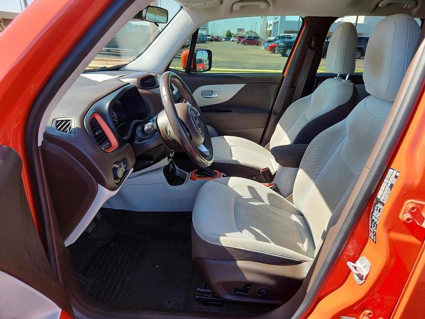 2015 Omaha Orange Jeep Renegade Latitude (ZACCJABT4FP) with an MultiAir2 Tigershark 2.4L I-4 variable valve control, regular unleaded, engine with 180HP engine, located at 4711 Ave Q, Lubbock, TX, 79412, (806) 687-2362, 33.551304, -101.855293 - Photo#10